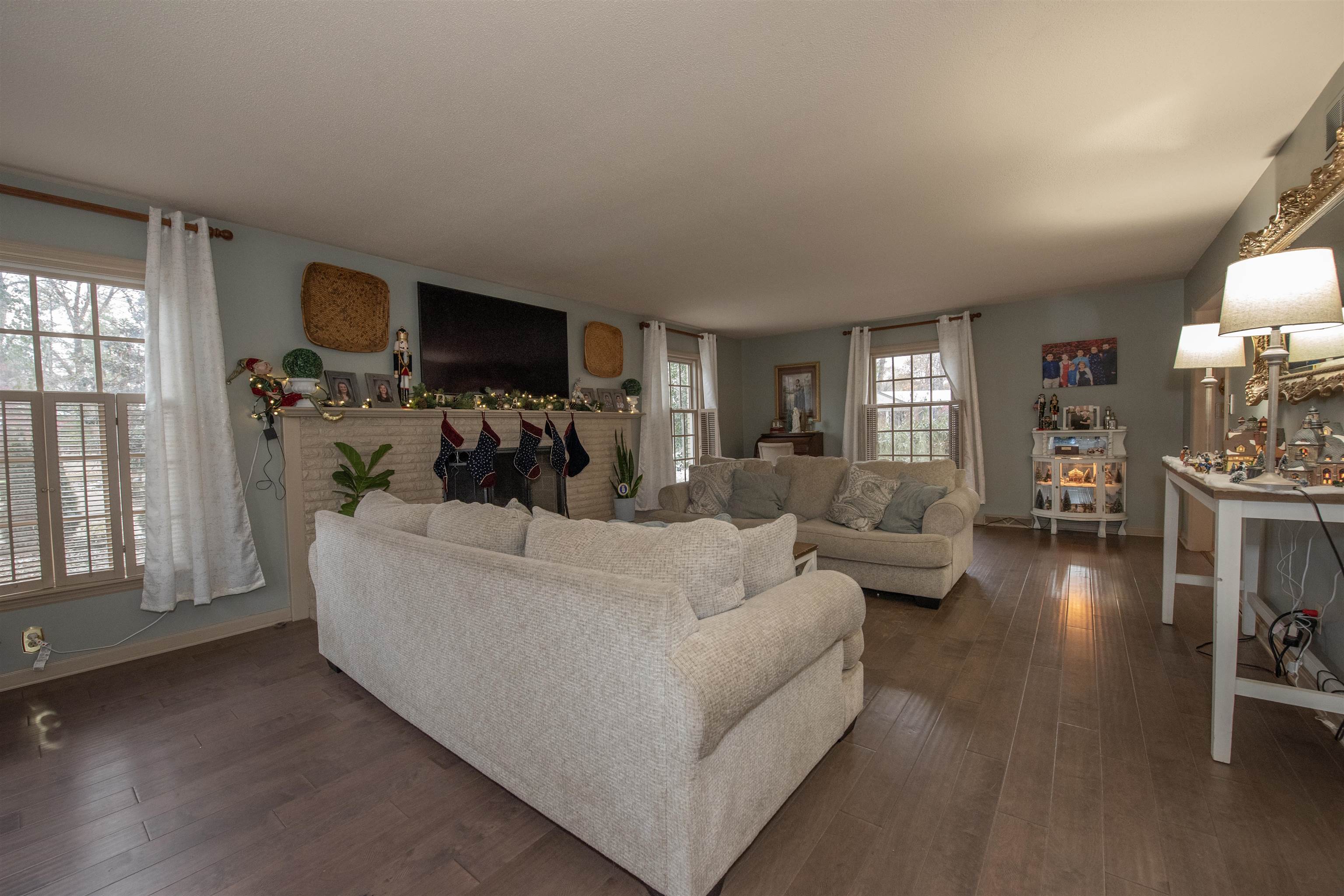 1104 Hickory, Owensboro, Kentucky 42303, 3 Bedrooms Bedrooms, ,2 BathroomsBathrooms,Single Family Residence,For Sale,Hickory,91177