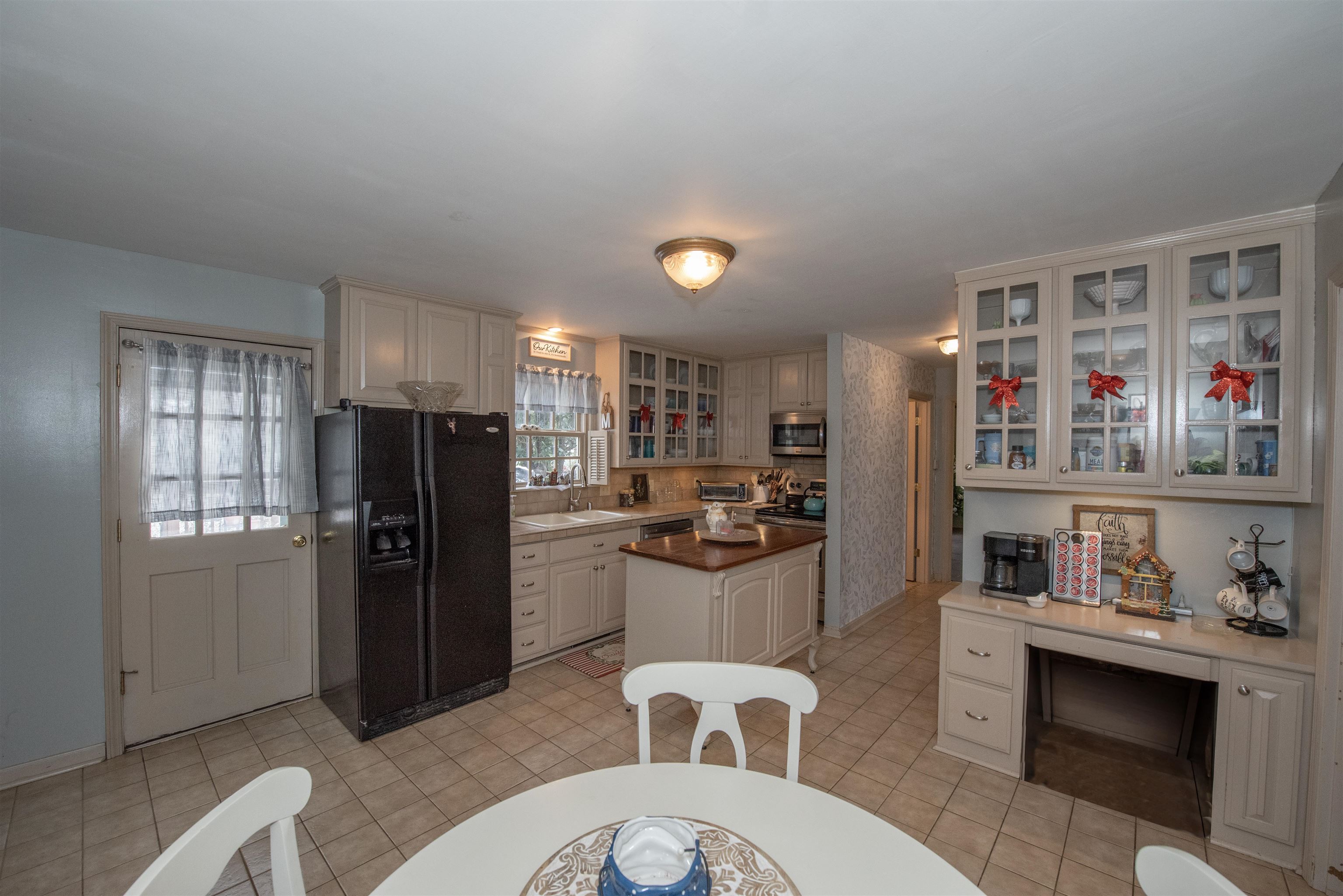 1104 Hickory, Owensboro, Kentucky 42303, 3 Bedrooms Bedrooms, ,2 BathroomsBathrooms,Single Family Residence,For Sale,Hickory,91177