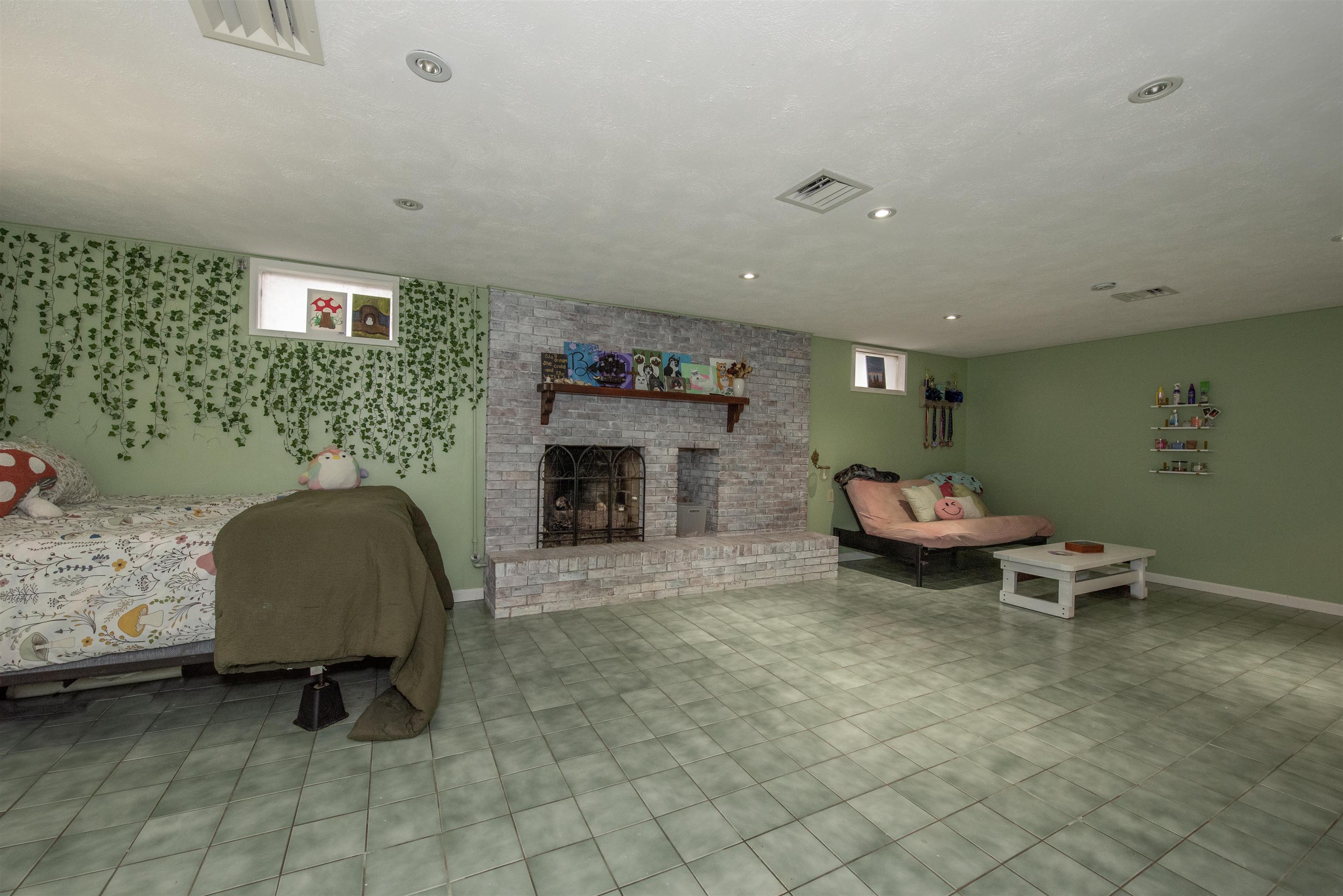 1104 Hickory, Owensboro, Kentucky 42303, 3 Bedrooms Bedrooms, ,2 BathroomsBathrooms,Single Family Residence,For Sale,Hickory,91177