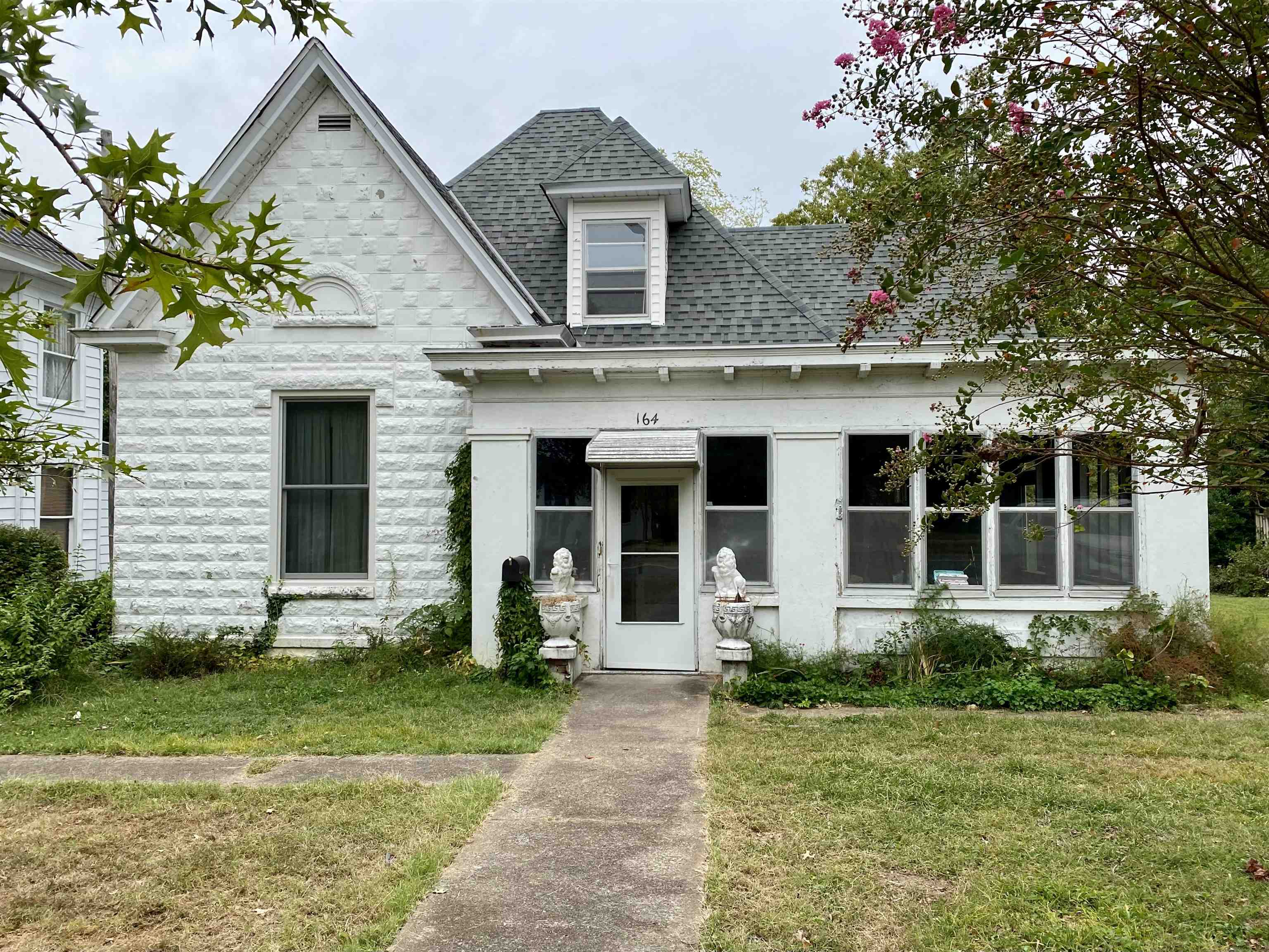 164 Main St, Greenville, Kentucky 42345, 4 Bedrooms Bedrooms, ,3 BathroomsBathrooms,Single Family Residence,For Sale,Main St,91179