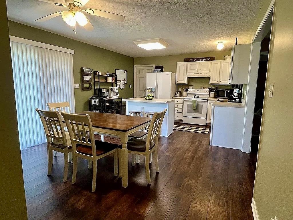 11905 Chelsea Dr., Utica, Kentucky 42376, 3 Bedrooms Bedrooms, ,2 BathroomsBathrooms,Single Family Residence,For Sale,Chelsea Dr.,91181
