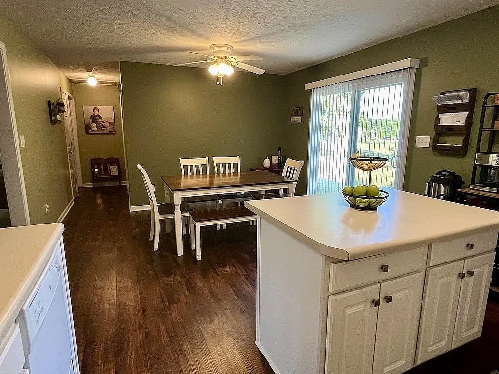 11905 Chelsea Dr., Utica, Kentucky 42376, 3 Bedrooms Bedrooms, ,2 BathroomsBathrooms,Single Family Residence,For Sale,Chelsea Dr.,91181