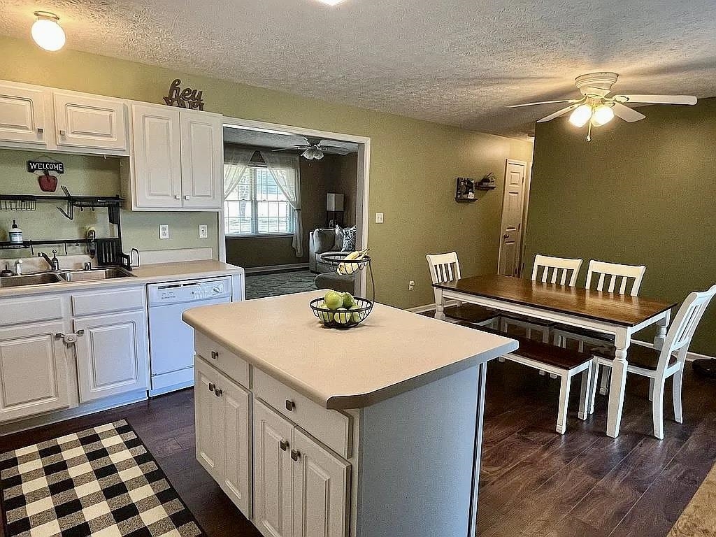 11905 Chelsea Dr., Utica, Kentucky 42376, 3 Bedrooms Bedrooms, ,2 BathroomsBathrooms,Single Family Residence,For Sale,Chelsea Dr.,91181