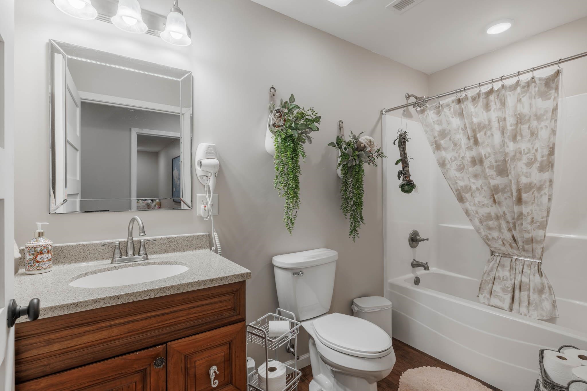 660 Market Street, Lewisport, Kentucky 42351, 2 Bedrooms Bedrooms, ,2 BathroomsBathrooms,Single Family Residence,For Sale,Market Street,91185