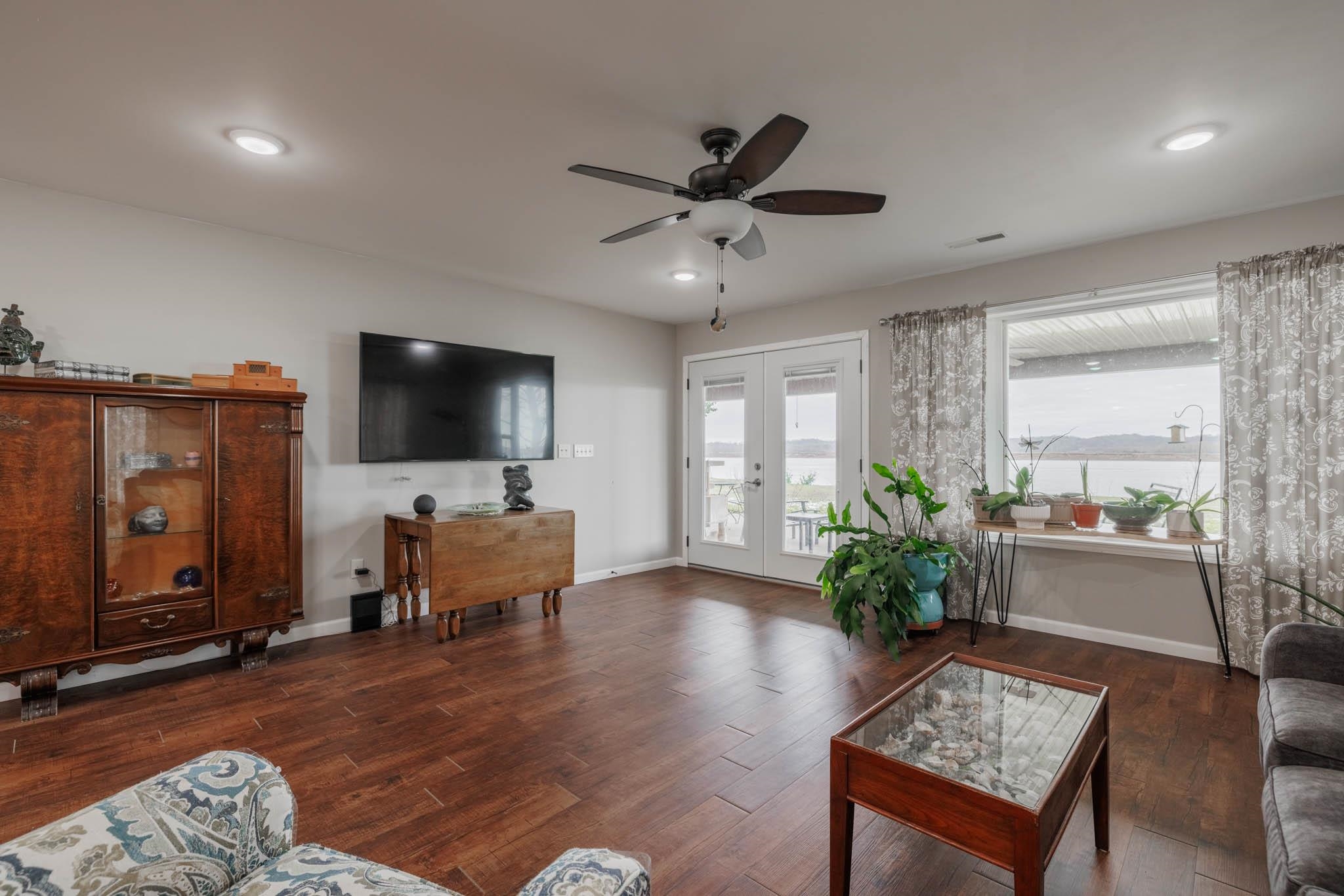 660 Market Street, Lewisport, Kentucky 42351, 2 Bedrooms Bedrooms, ,2 BathroomsBathrooms,Single Family Residence,For Sale,Market Street,91185