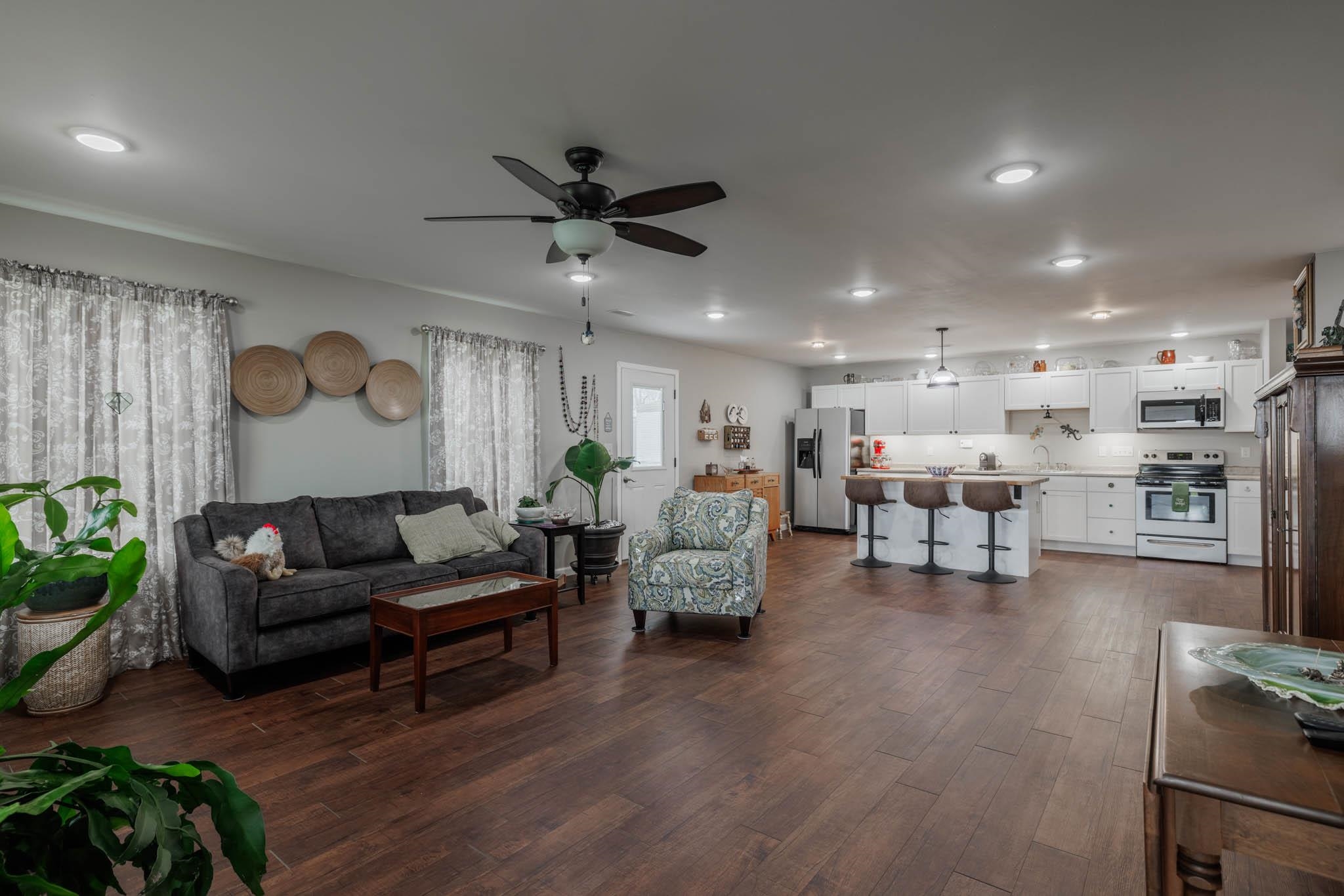 660 Market Street, Lewisport, Kentucky 42351, 2 Bedrooms Bedrooms, ,2 BathroomsBathrooms,Single Family Residence,For Sale,Market Street,91185