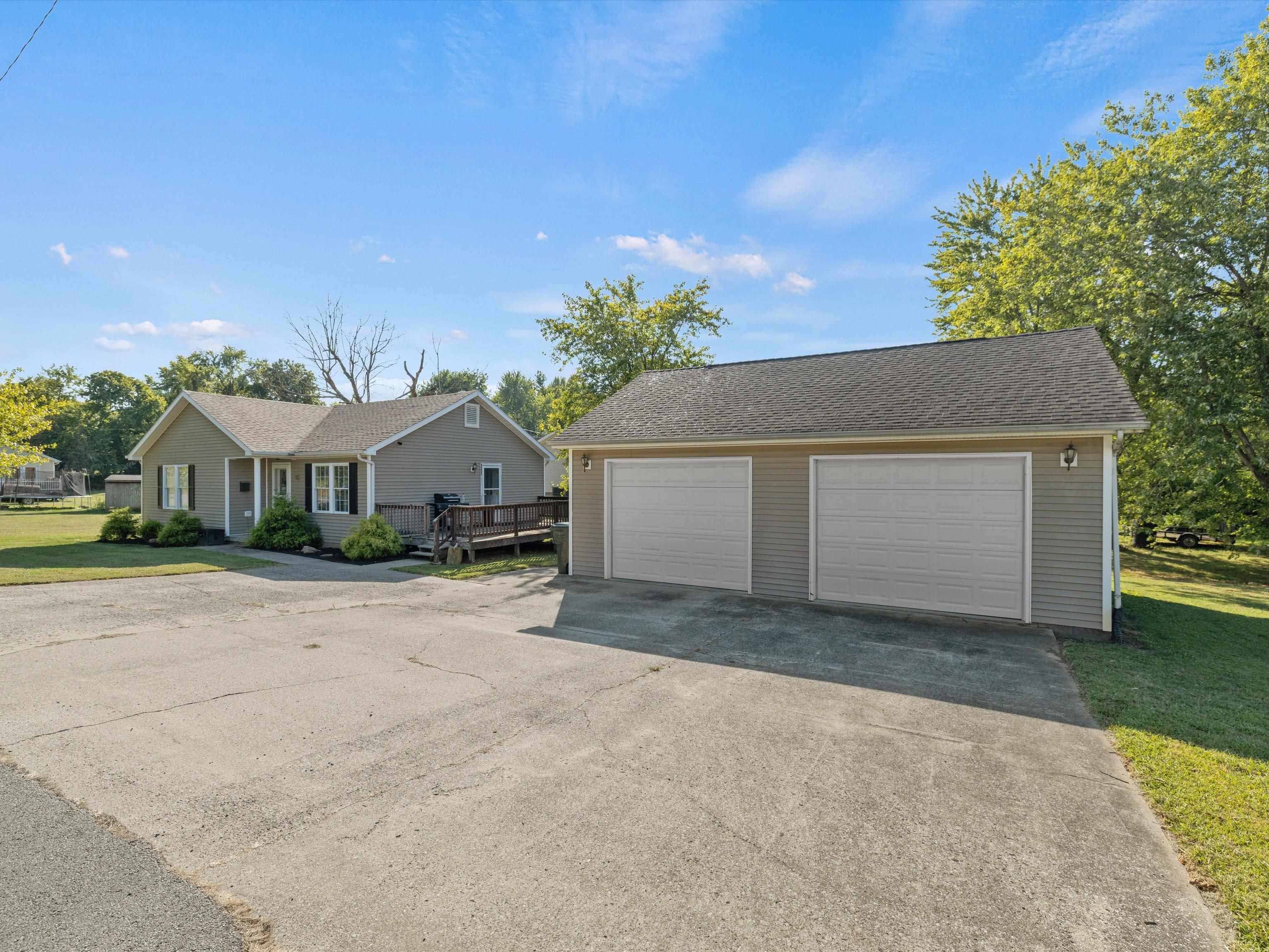901 Seminary St., Madisonville, Kentucky 42431, 3 Bedrooms Bedrooms, ,1 BathroomBathrooms,Single Family Residence,For Sale,Seminary St.,91186