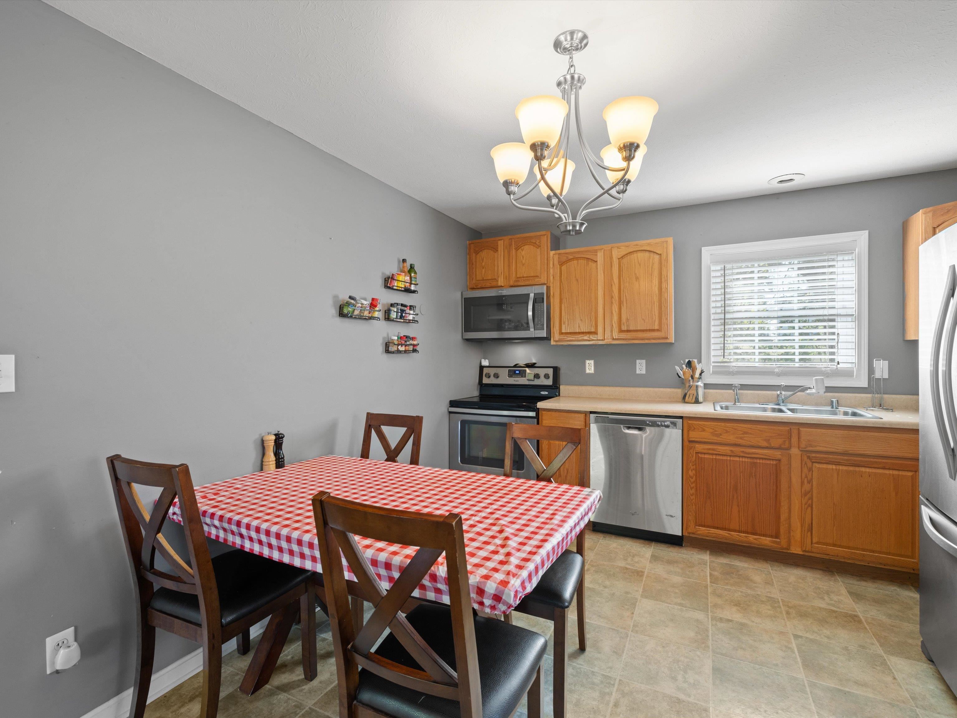 901 Seminary St., Madisonville, Kentucky 42431, 3 Bedrooms Bedrooms, ,1 BathroomBathrooms,Single Family Residence,For Sale,Seminary St.,91186