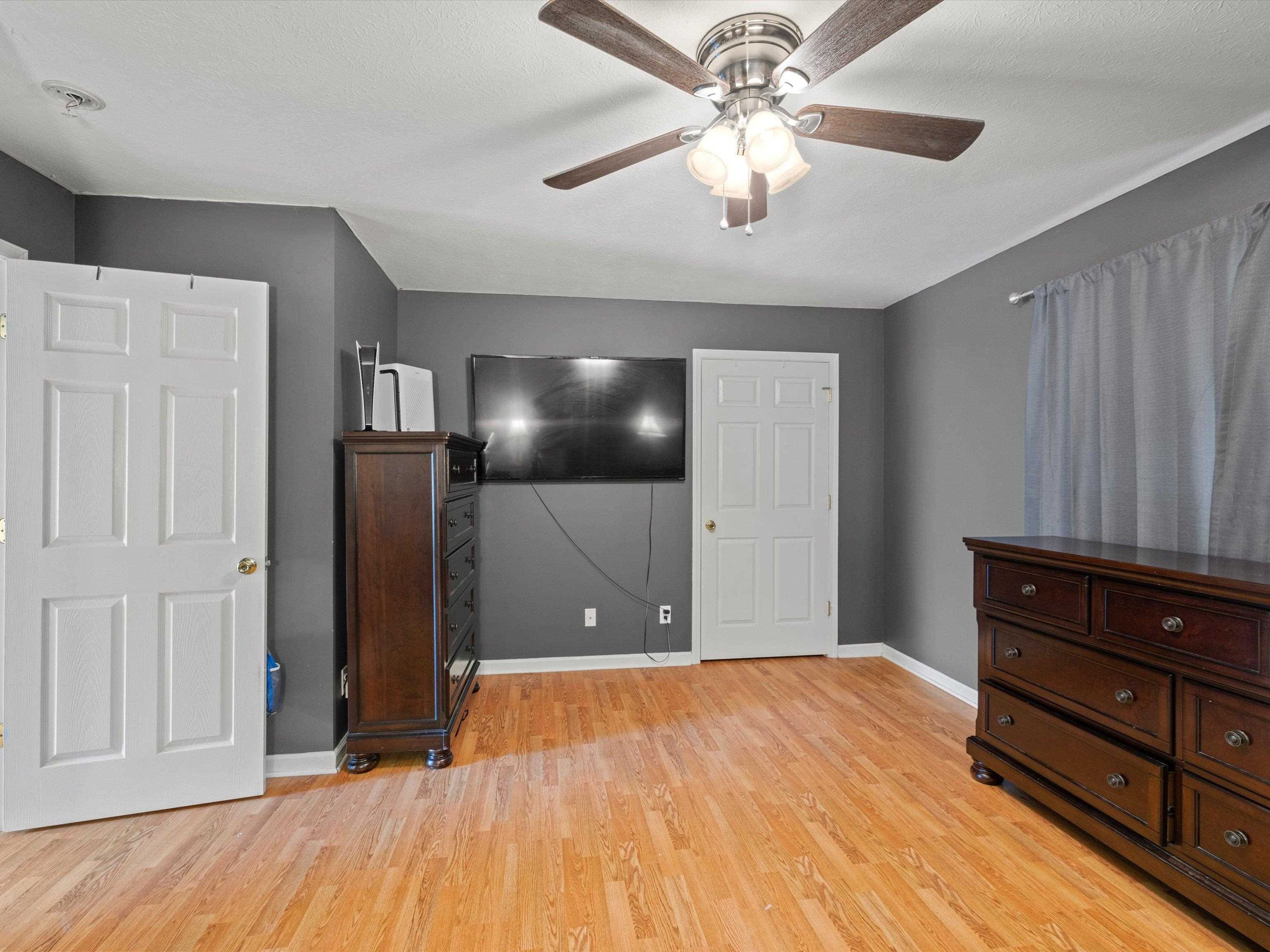 901 Seminary St., Madisonville, Kentucky 42431, 3 Bedrooms Bedrooms, ,1 BathroomBathrooms,Single Family Residence,For Sale,Seminary St.,91186