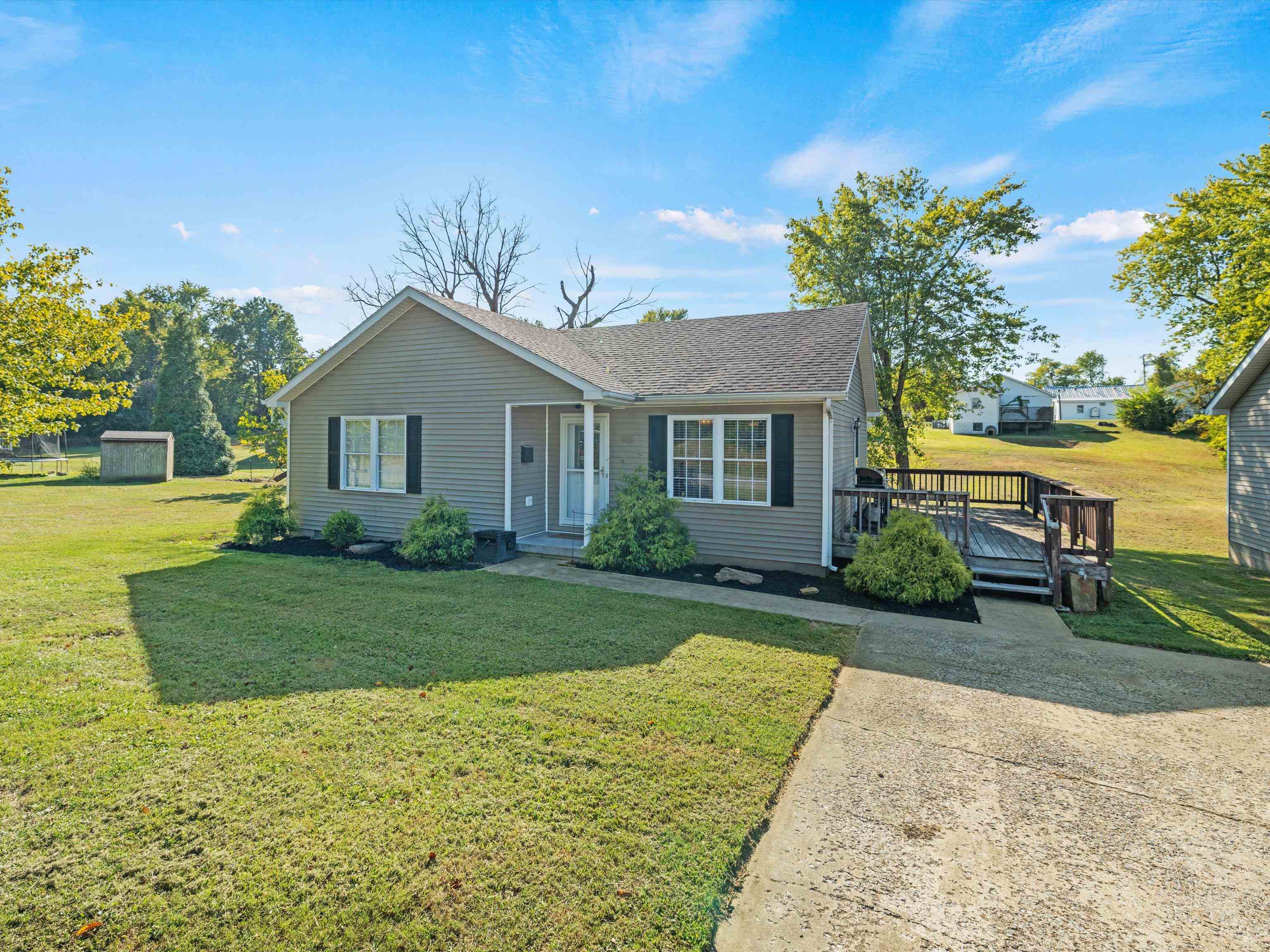 901 Seminary St., Madisonville, Kentucky 42431, 3 Bedrooms Bedrooms, ,1 BathroomBathrooms,Single Family Residence,For Sale,Seminary St.,91186