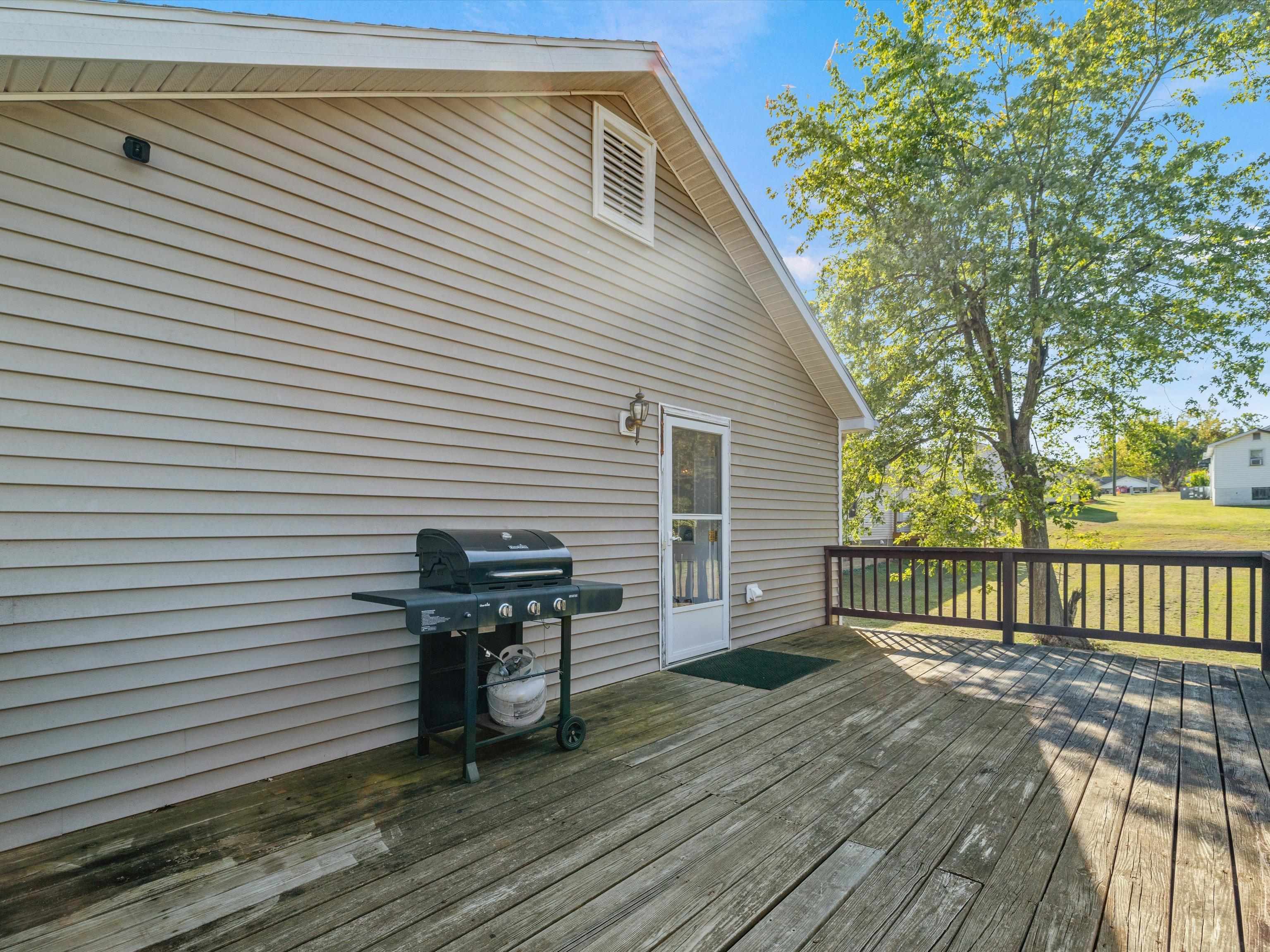 901 Seminary St., Madisonville, Kentucky 42431, 3 Bedrooms Bedrooms, ,1 BathroomBathrooms,Single Family Residence,For Sale,Seminary St.,91186