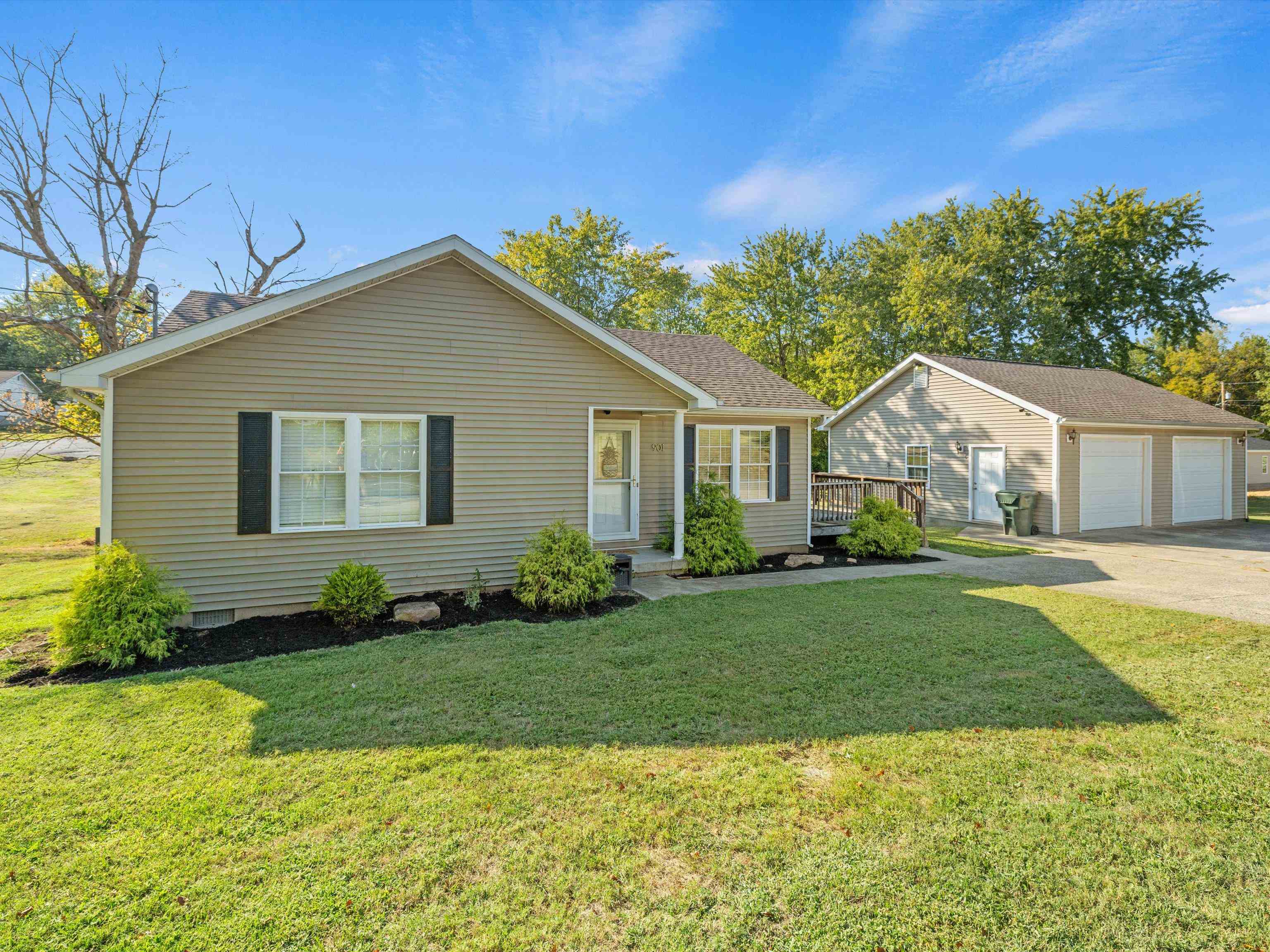 901 Seminary St., Madisonville, Kentucky 42431, 3 Bedrooms Bedrooms, ,1 BathroomBathrooms,Single Family Residence,For Sale,Seminary St.,91186