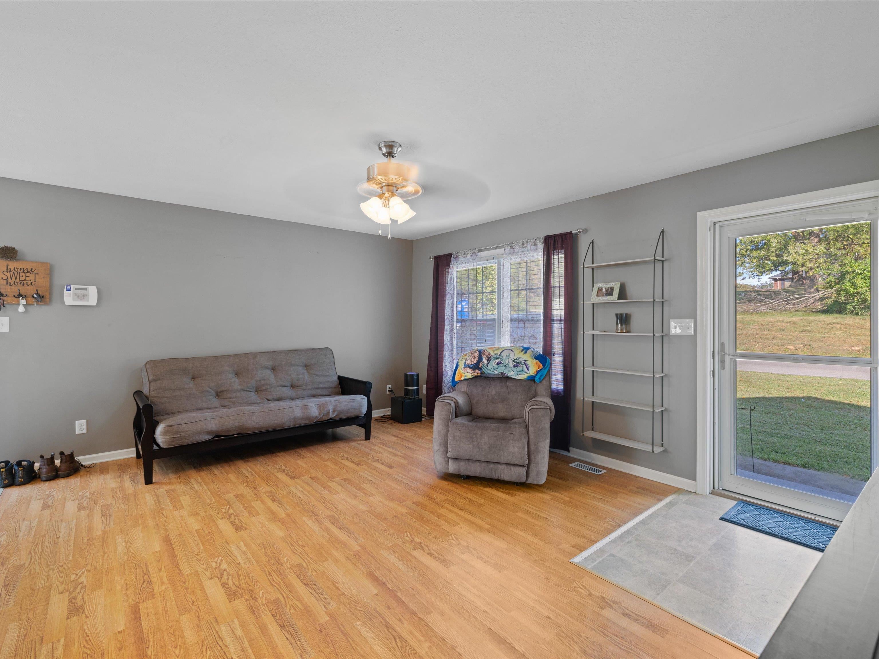 901 Seminary St., Madisonville, Kentucky 42431, 3 Bedrooms Bedrooms, ,1 BathroomBathrooms,Single Family Residence,For Sale,Seminary St.,91186