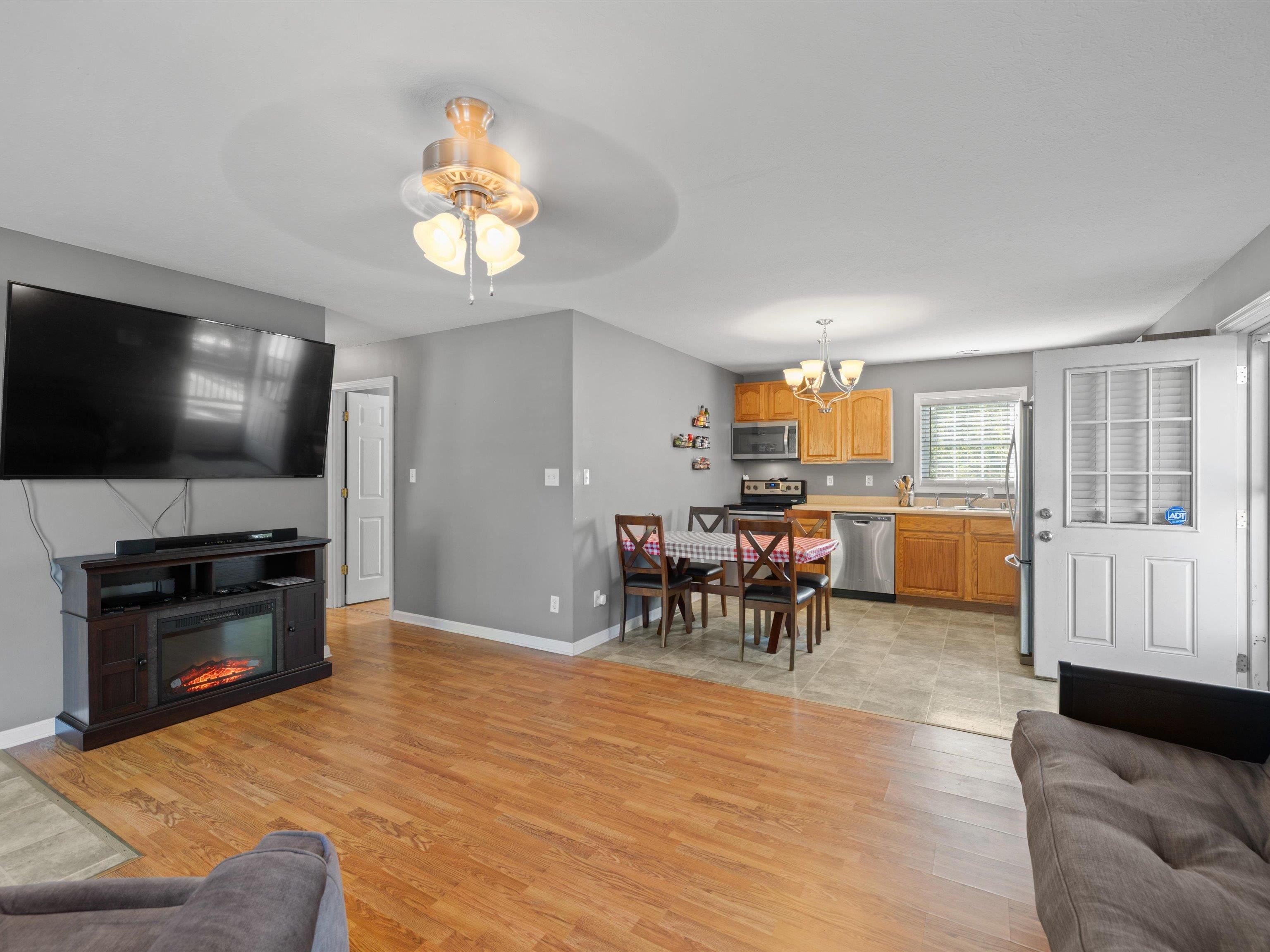 901 Seminary St., Madisonville, Kentucky 42431, 3 Bedrooms Bedrooms, ,1 BathroomBathrooms,Single Family Residence,For Sale,Seminary St.,91186