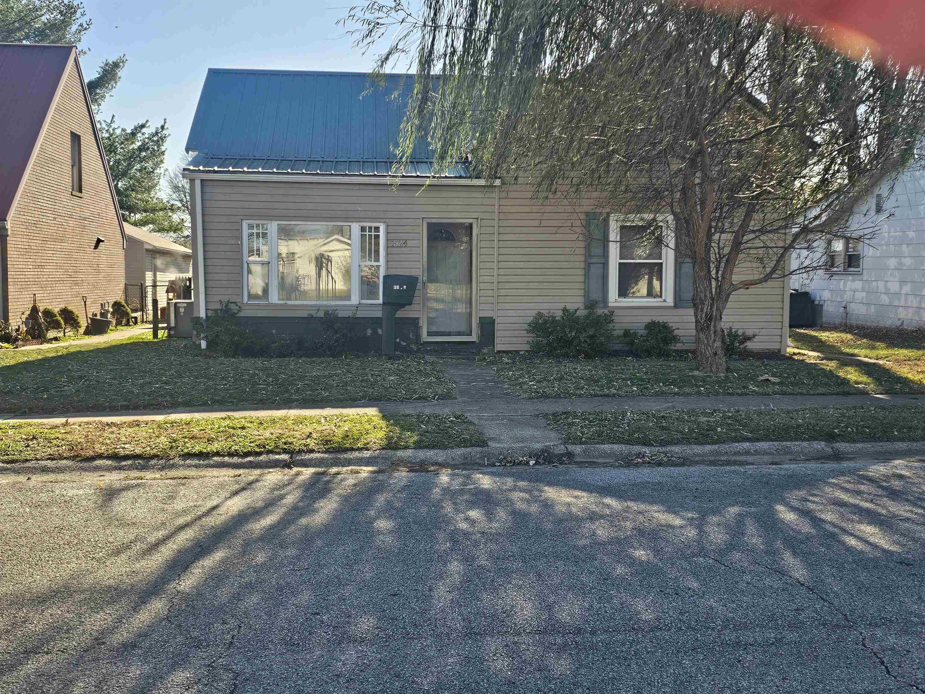 1524 Herr Ave, Owensboro, Kentucky 42301, 2 Bedrooms Bedrooms, ,1 BathroomBathrooms,Single Family Residence,For Sale,Herr Ave,91191