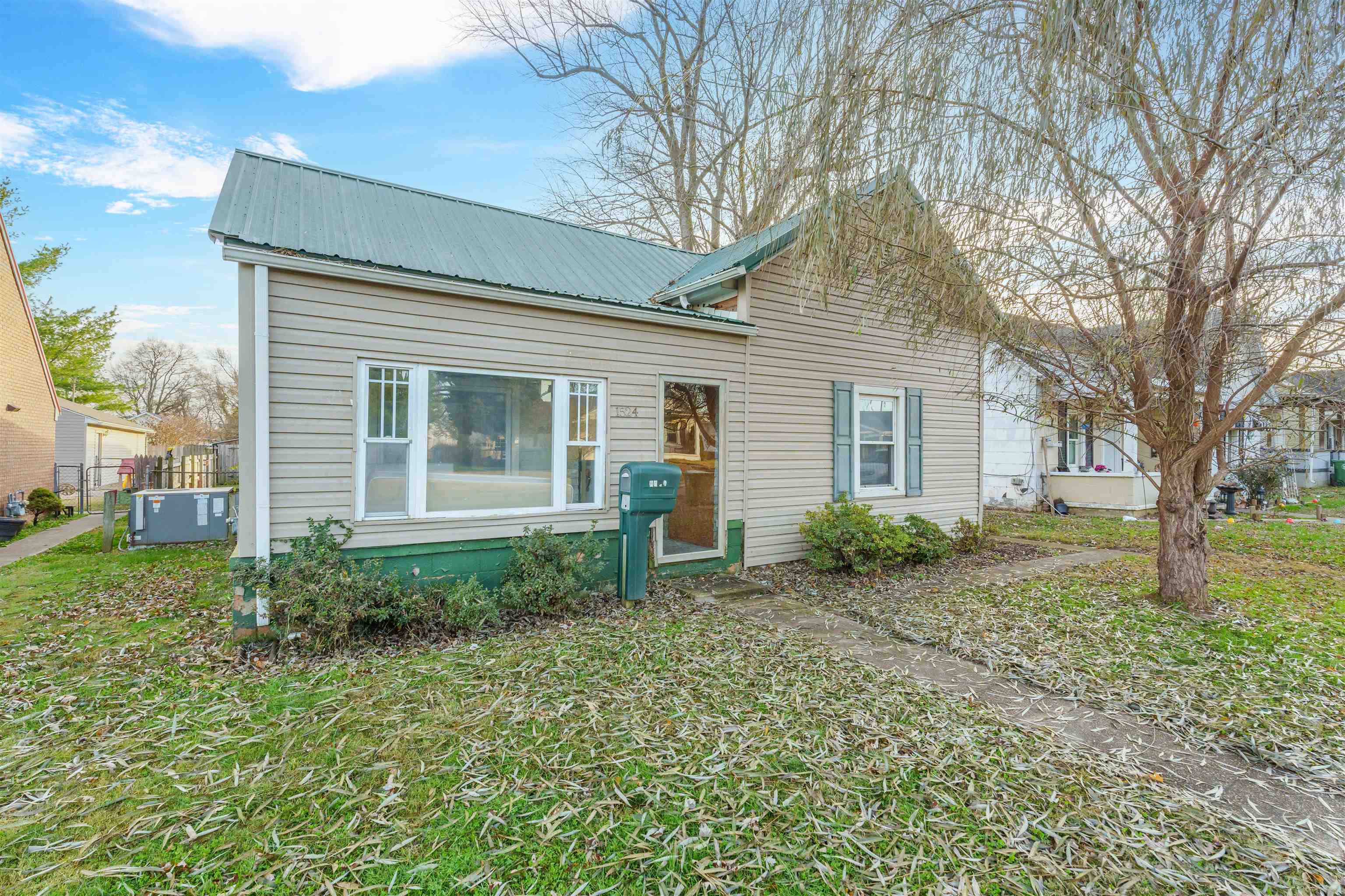 1524 Herr Ave, Owensboro, Kentucky 42301, 2 Bedrooms Bedrooms, ,1 BathroomBathrooms,Single Family Residence,For Sale,Herr Ave,91191