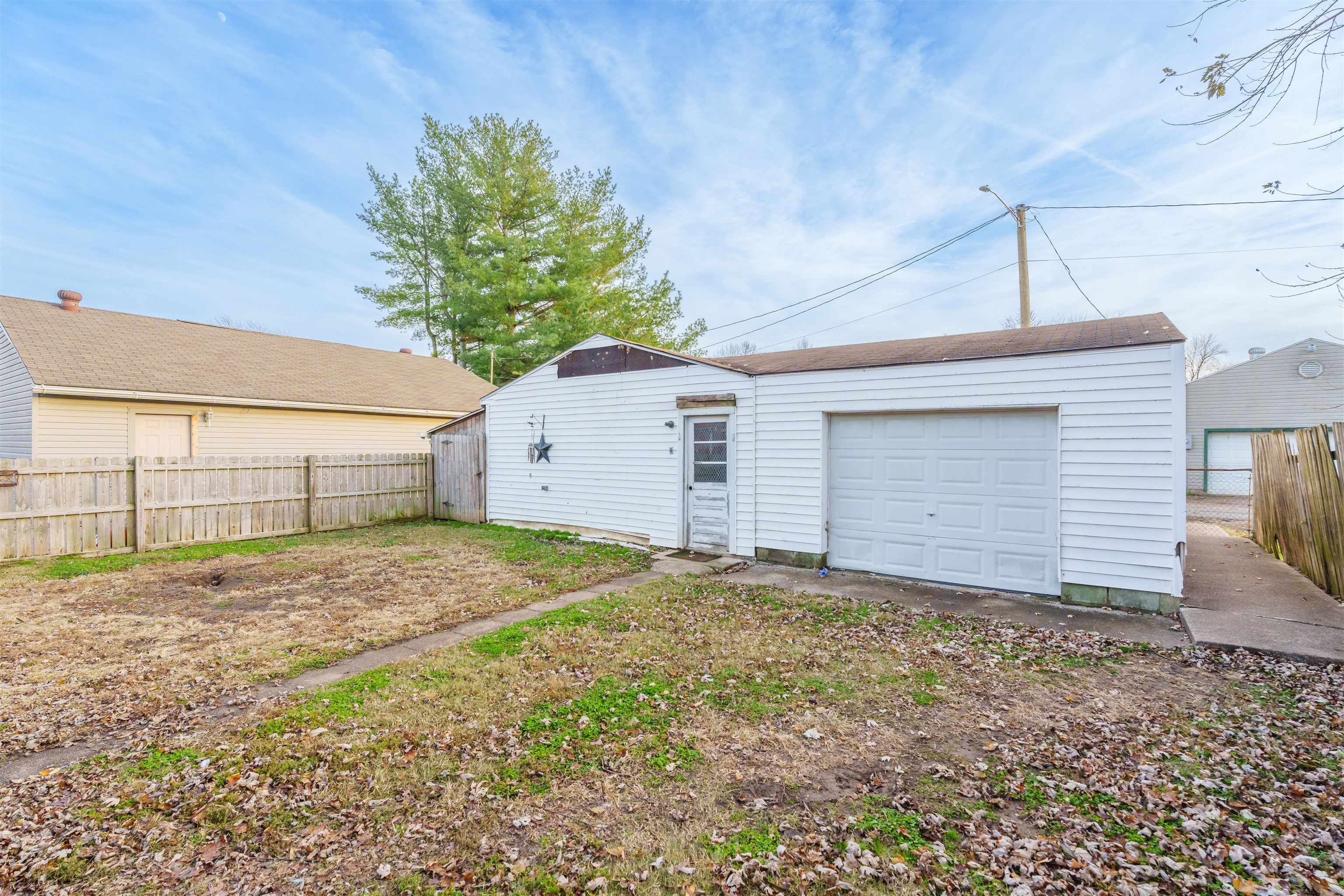 1524 Herr Ave, Owensboro, Kentucky 42301, 2 Bedrooms Bedrooms, ,1 BathroomBathrooms,Single Family Residence,For Sale,Herr Ave,91191