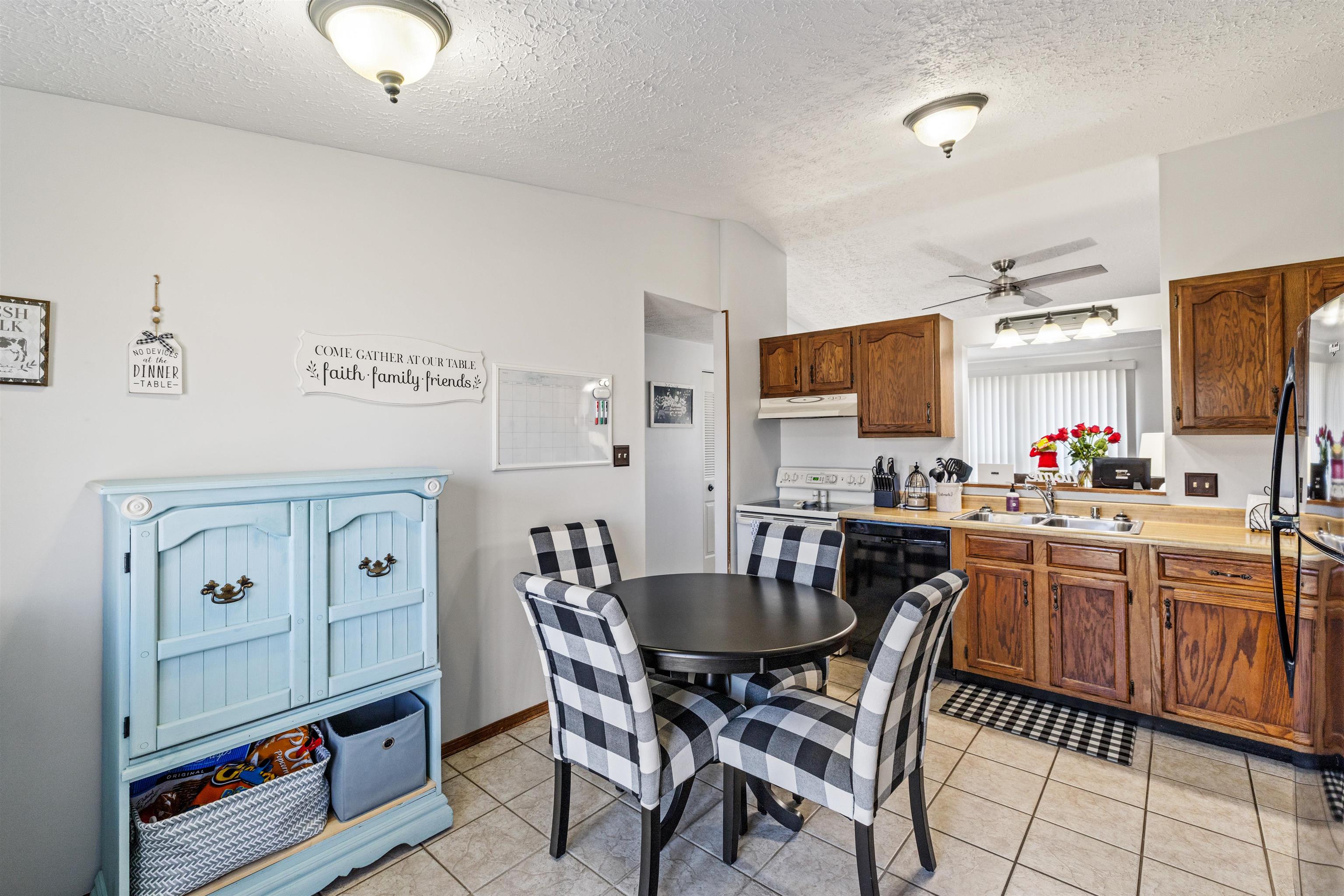 433 Raintree Drive, Owensboro, Kentucky 42301, 3 Bedrooms Bedrooms, ,1 BathroomBathrooms,Single Family Residence,For Sale,Raintree Drive,91195