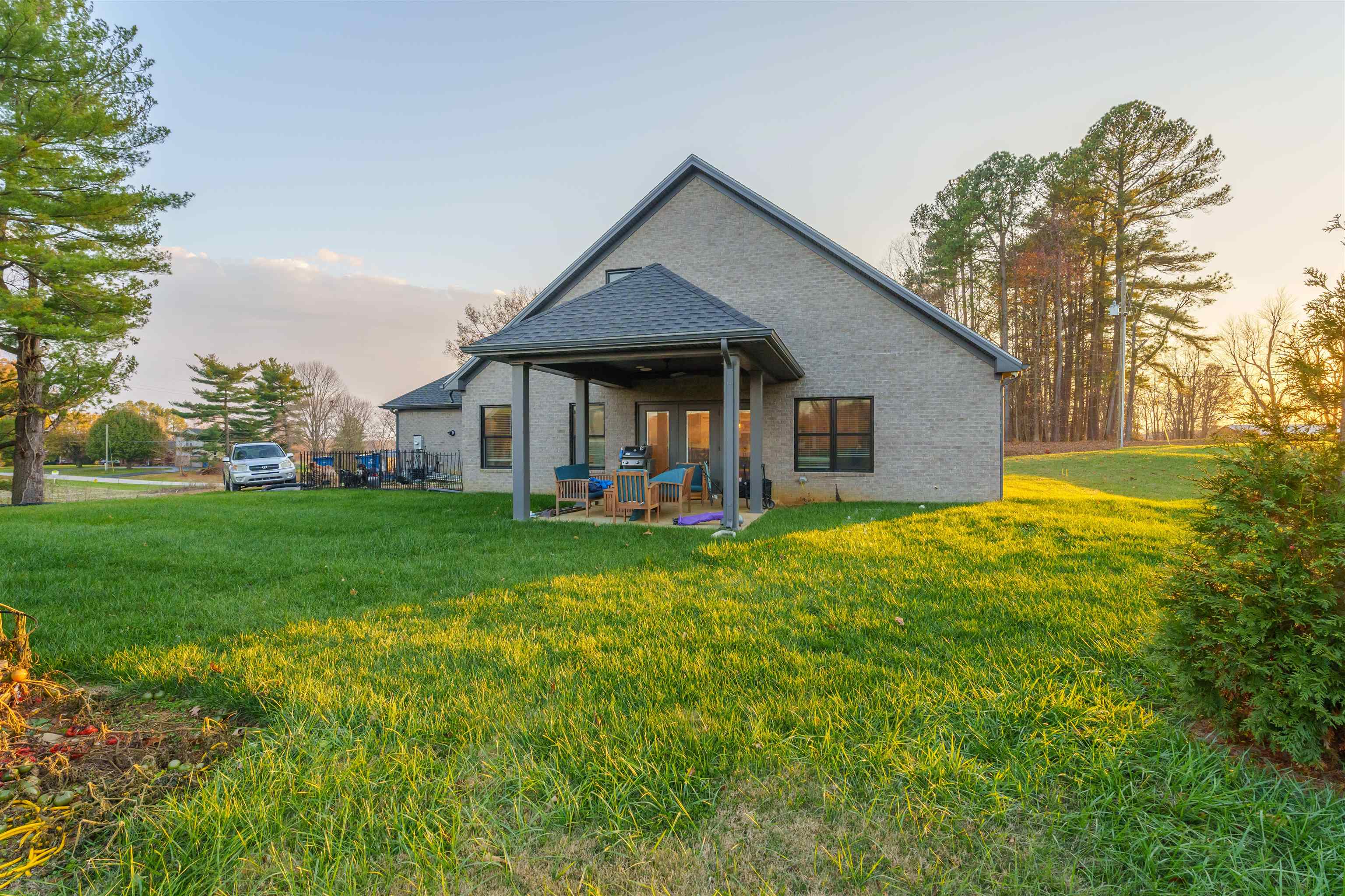 2835 Hampton Rd, Owensboro, Kentucky 42303, 4 Bedrooms Bedrooms, ,3 BathroomsBathrooms,Single Family Residence,For Sale,Hampton Rd,91196