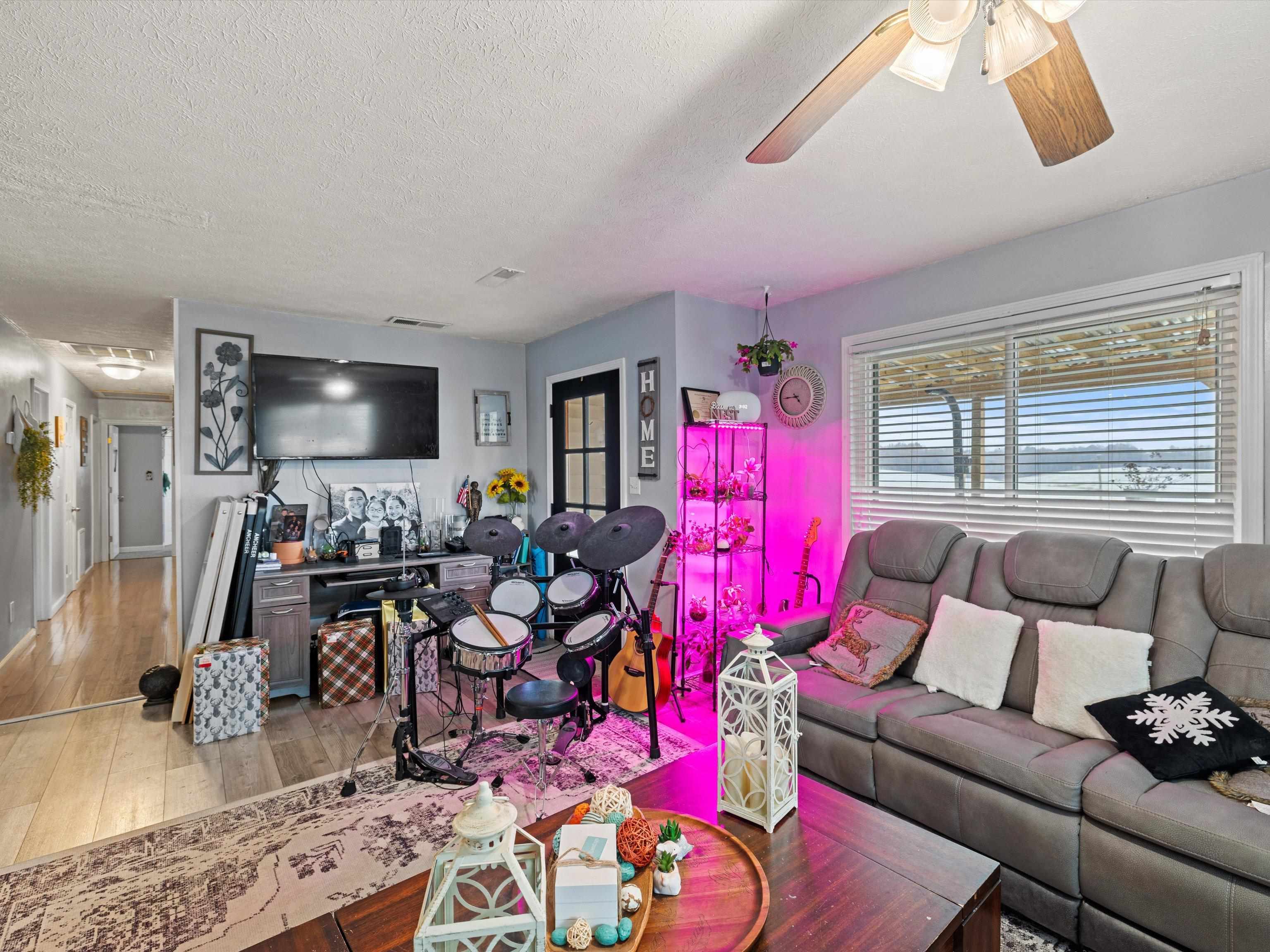 10228 Hall School Road, Owensboro, Kentucky 42301, 4 Bedrooms Bedrooms, ,2 BathroomsBathrooms,Single Family Residence,For Sale,Hall School Road,91203