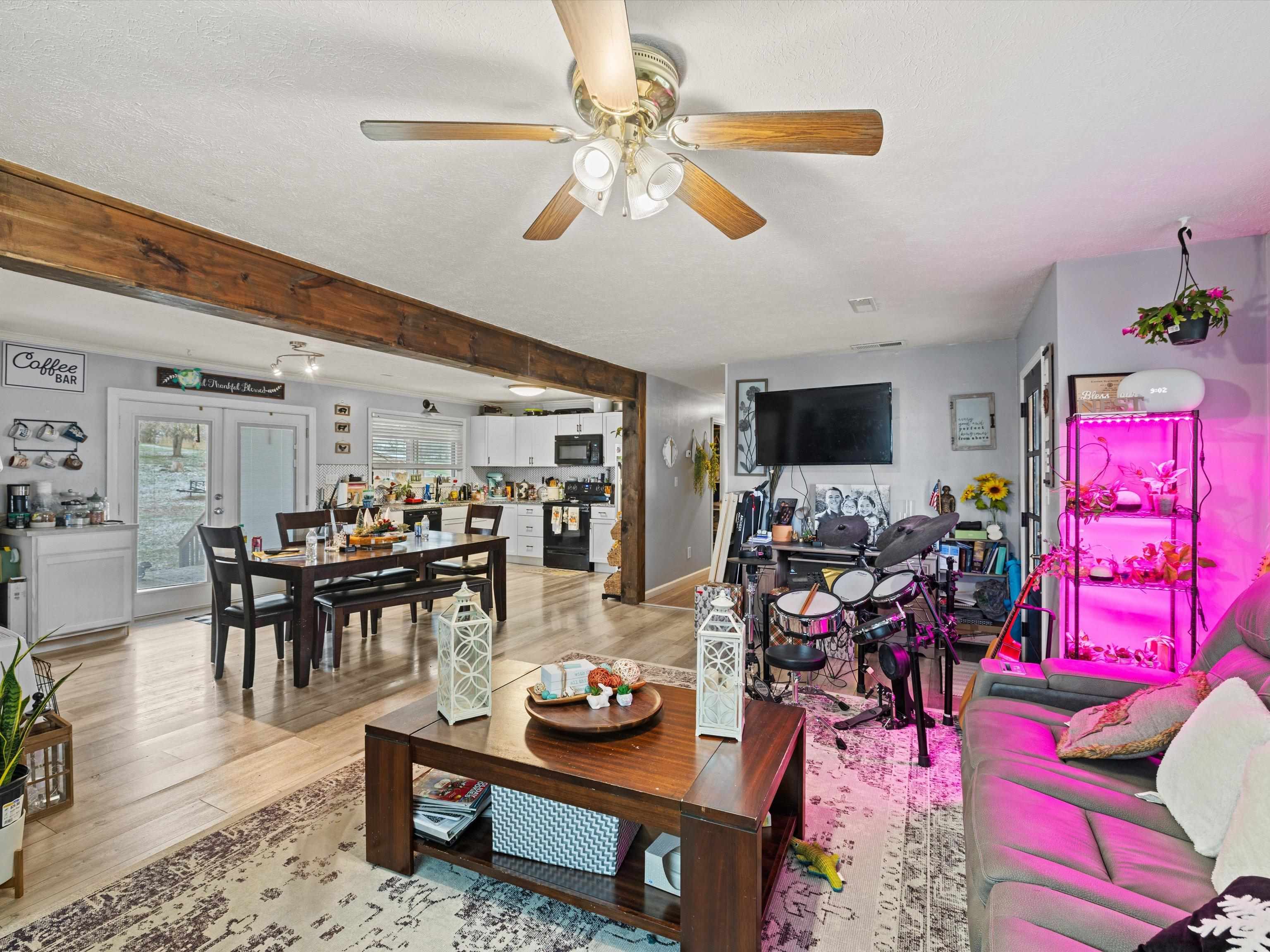 10228 Hall School Road, Owensboro, Kentucky 42301, 4 Bedrooms Bedrooms, ,2 BathroomsBathrooms,Single Family Residence,For Sale,Hall School Road,91203