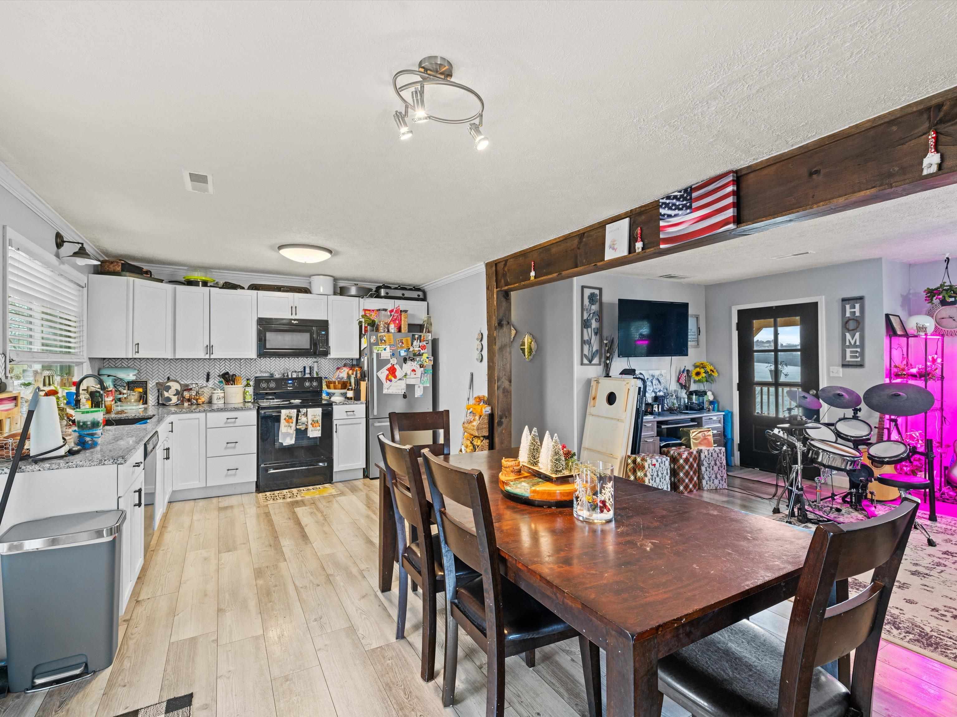 10228 Hall School Road, Owensboro, Kentucky 42301, 4 Bedrooms Bedrooms, ,2 BathroomsBathrooms,Single Family Residence,For Sale,Hall School Road,91203