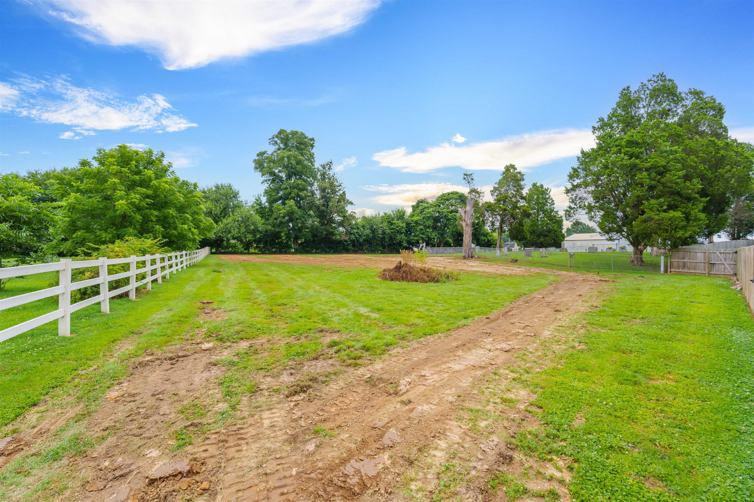 1161 Worthington Rd, Owensboro, Kentucky 42301, 4 Bedrooms Bedrooms, ,2 BathroomsBathrooms,Single Family Residence,For Sale,Worthington Rd,91216