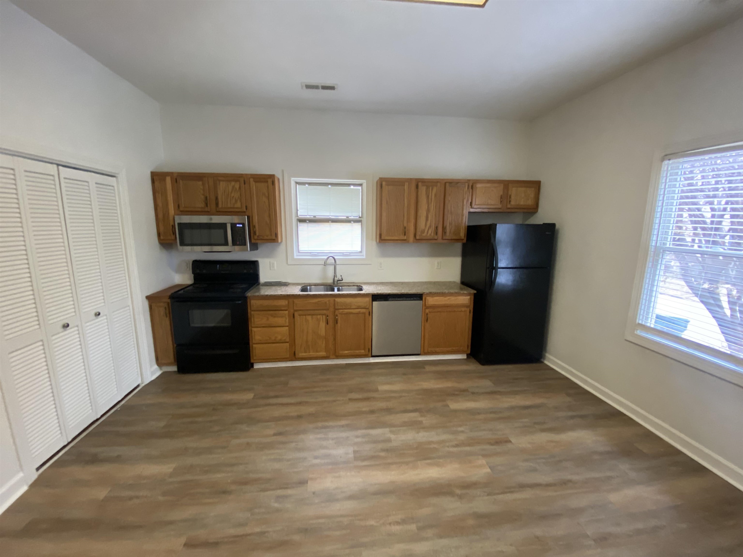 511 7th St, Owensboro, Kentucky 42303, 2 Bedrooms Bedrooms, ,1 BathroomBathrooms,Single Family Residence,For Sale,7th St,91234