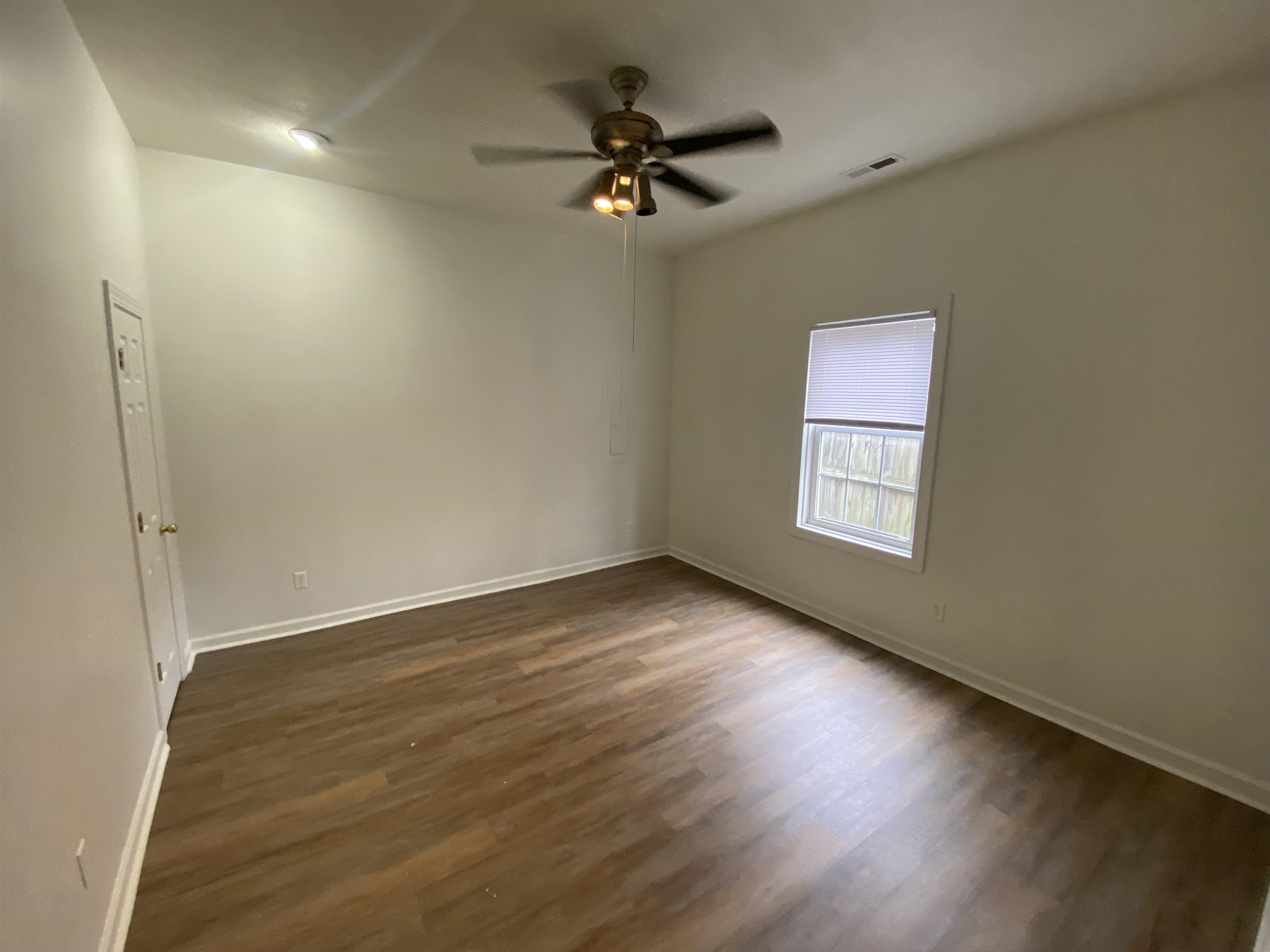 511 7th St, Owensboro, Kentucky 42303, 2 Bedrooms Bedrooms, ,1 BathroomBathrooms,Single Family Residence,For Sale,7th St,91234