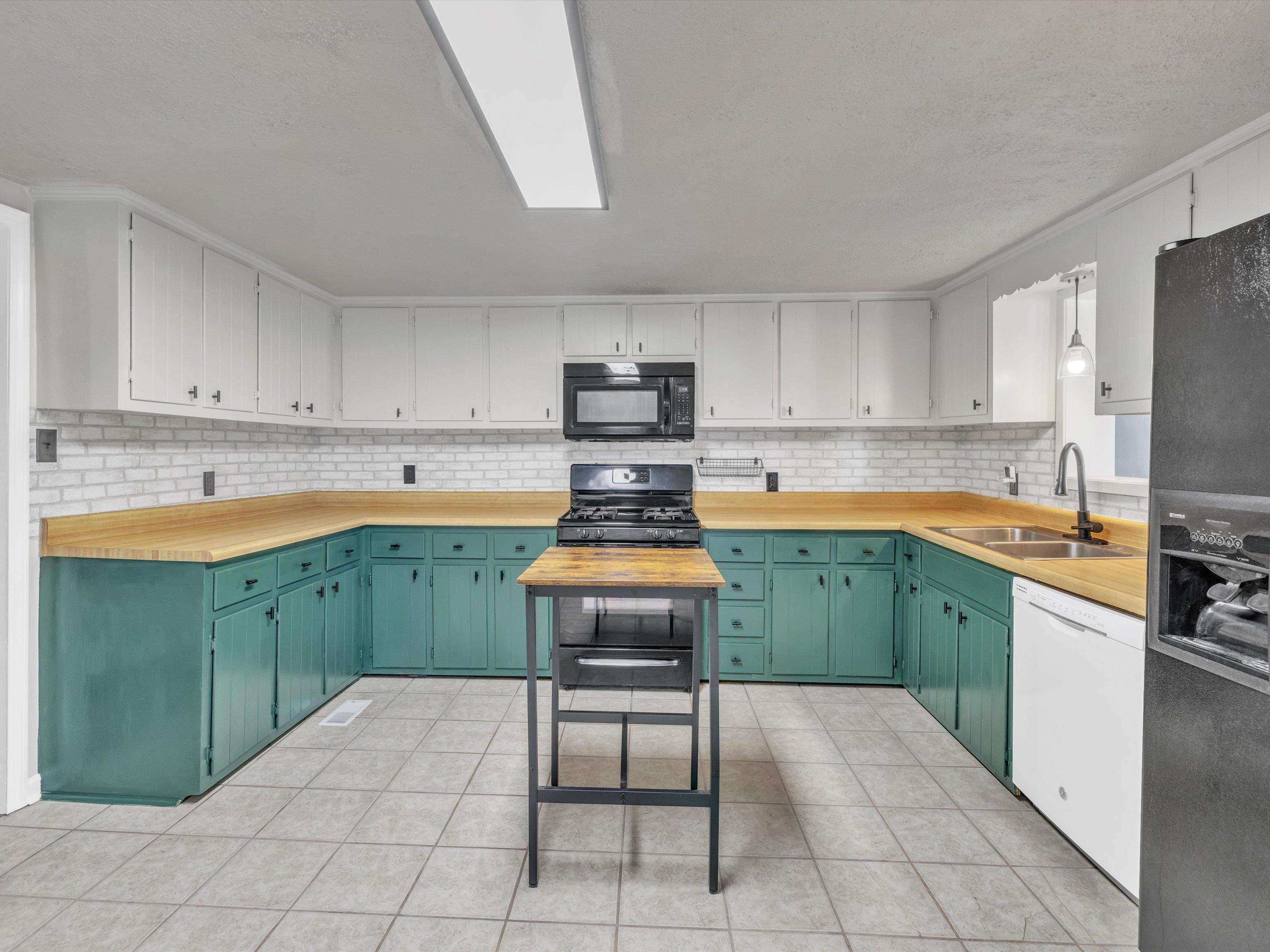 1304 Independence Avenue, Owensboro, Kentucky 42301, 3 Bedrooms Bedrooms, ,2 BathroomsBathrooms,Single Family Residence,For Sale,Independence Avenue,91235