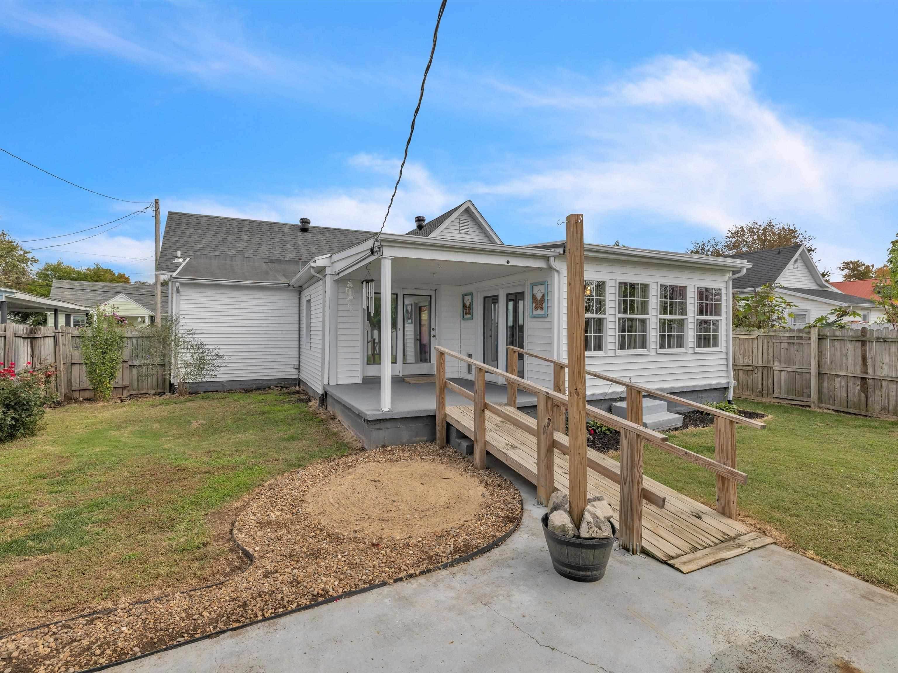 1304 Independence Avenue, Owensboro, Kentucky 42301, 3 Bedrooms Bedrooms, ,2 BathroomsBathrooms,Single Family Residence,For Sale,Independence Avenue,91235