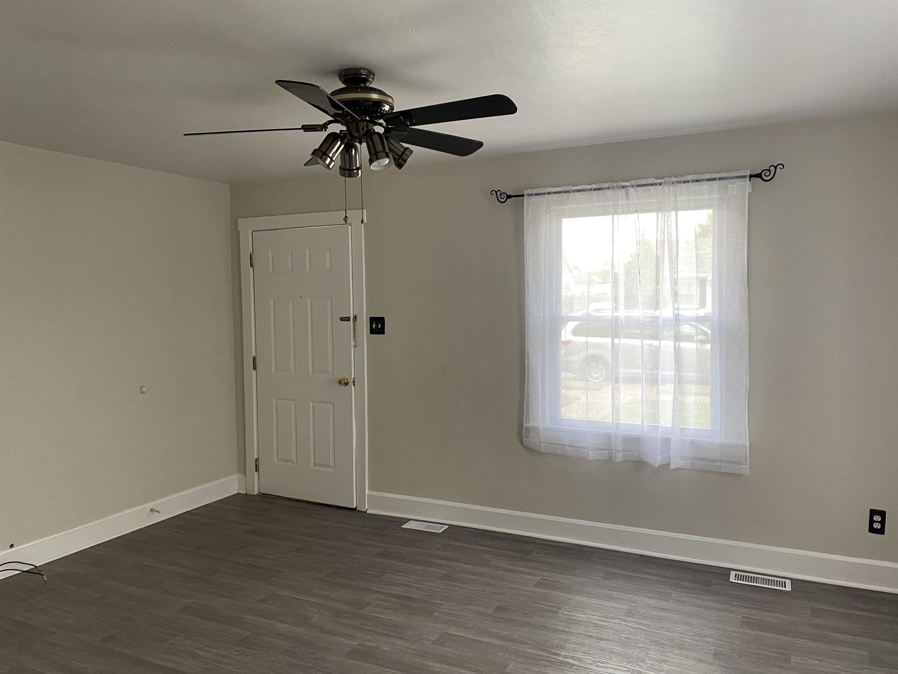 330 27th Avenue, Daviess Co, Kentucky 42301, 2 Bedrooms Bedrooms, ,1 BathroomBathrooms,Single Family Residence,For Sale,27th Avenue,91236