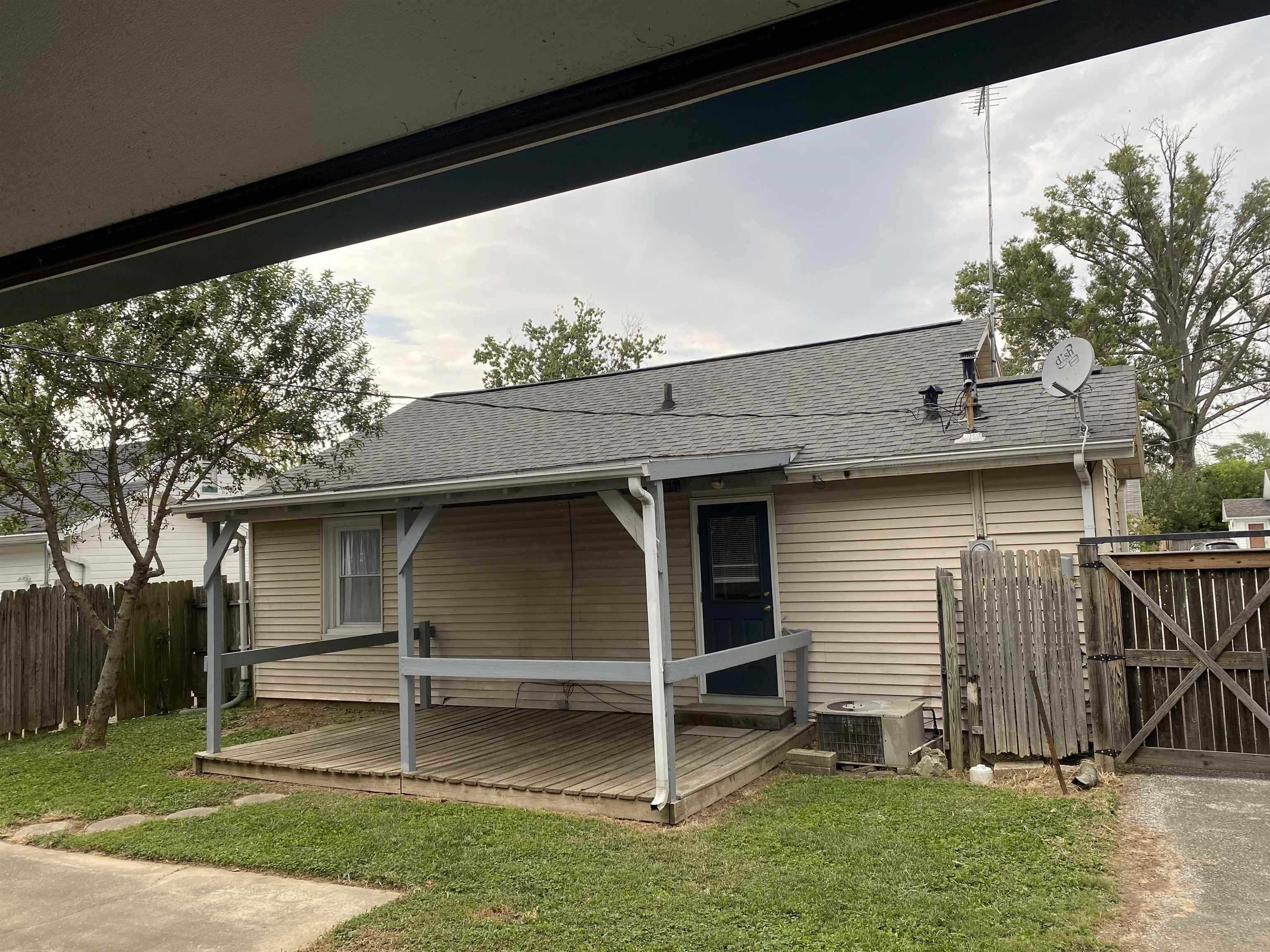 330 27th Avenue, Daviess Co, Kentucky 42301, 2 Bedrooms Bedrooms, ,1 BathroomBathrooms,Single Family Residence,For Sale,27th Avenue,91236