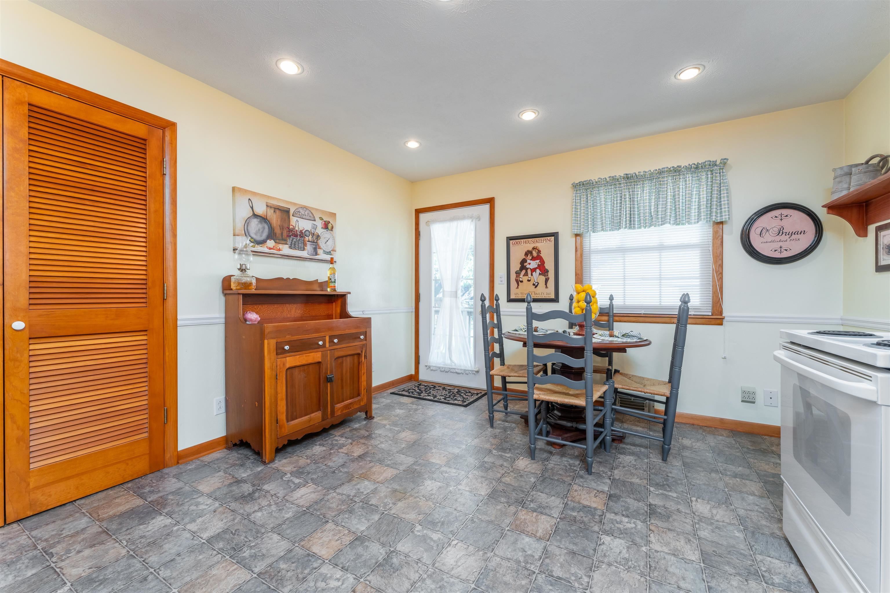 3825 steele, Owensboro, Kentucky 42303, 3 Bedrooms Bedrooms, ,1 BathroomBathrooms,Single Family Residence,For Sale,steele,91237