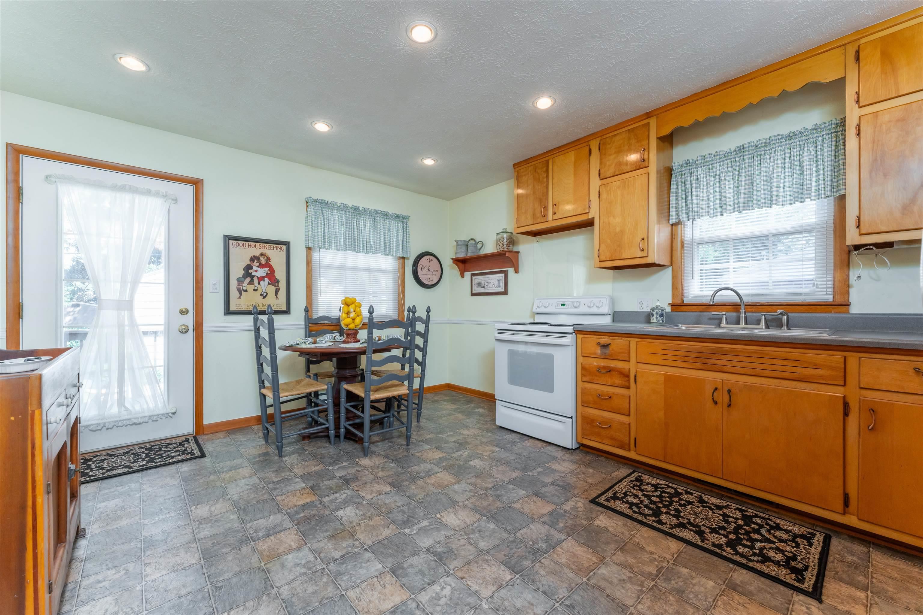 3825 steele, Owensboro, Kentucky 42303, 3 Bedrooms Bedrooms, ,1 BathroomBathrooms,Single Family Residence,For Sale,steele,91237