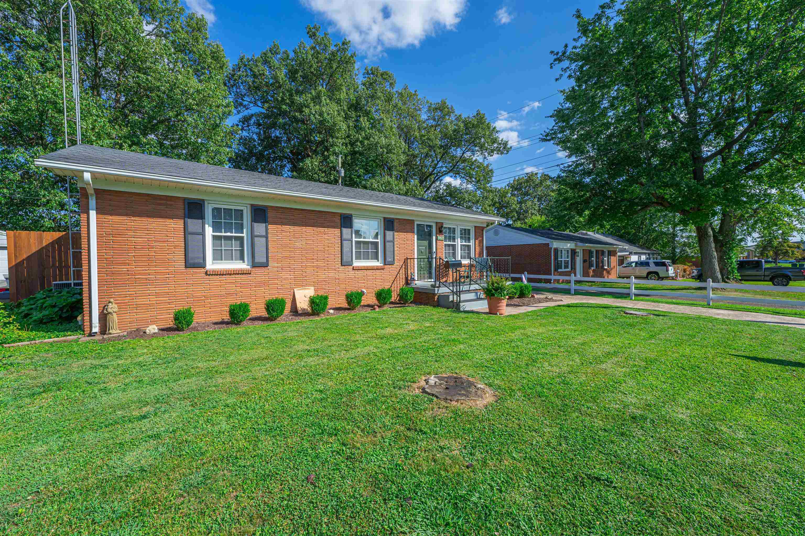 3825 steele, Owensboro, Kentucky 42303, 3 Bedrooms Bedrooms, ,1 BathroomBathrooms,Single Family Residence,For Sale,steele,91237