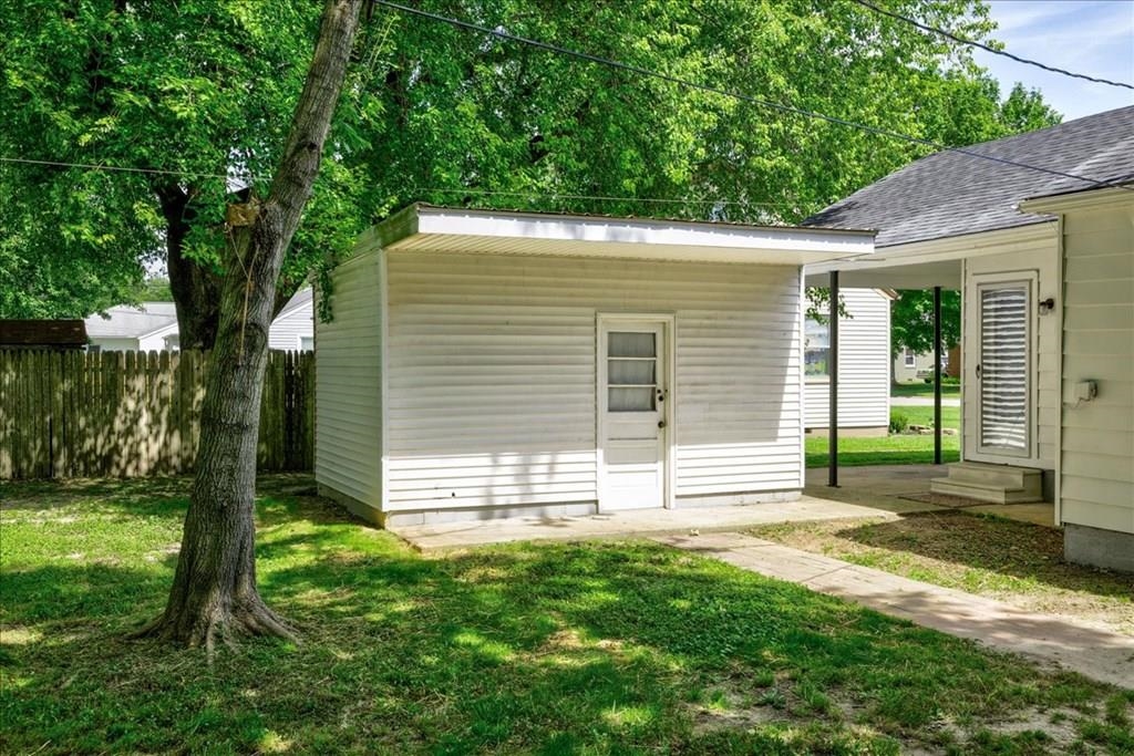 2433 York Street, Owensboro, Kentucky 42301, 3 Bedrooms Bedrooms, ,1 BathroomBathrooms,Single Family Residence,For Sale,York Street,91238