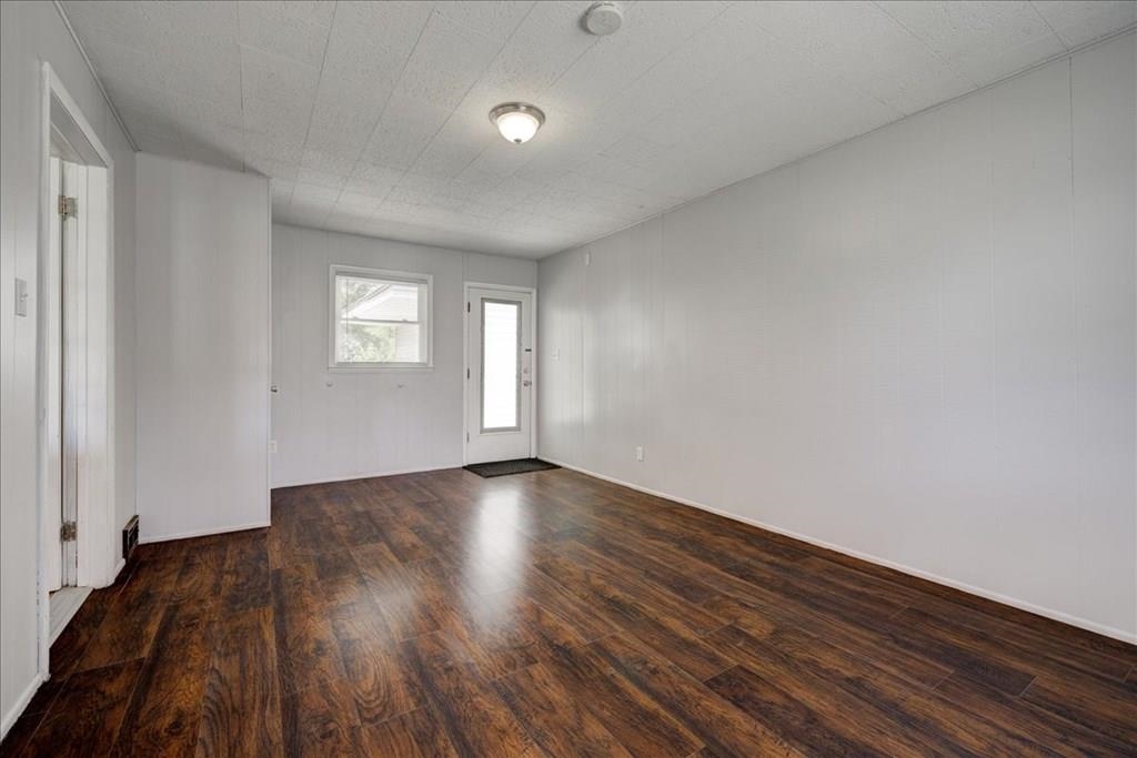 2433 York Street, Owensboro, Kentucky 42301, 3 Bedrooms Bedrooms, ,1 BathroomBathrooms,Single Family Residence,For Sale,York Street,91238
