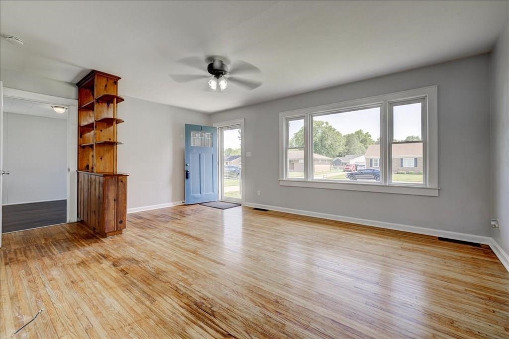 2433 York Street, Owensboro, Kentucky 42301, 3 Bedrooms Bedrooms, ,1 BathroomBathrooms,Single Family Residence,For Sale,York Street,91238