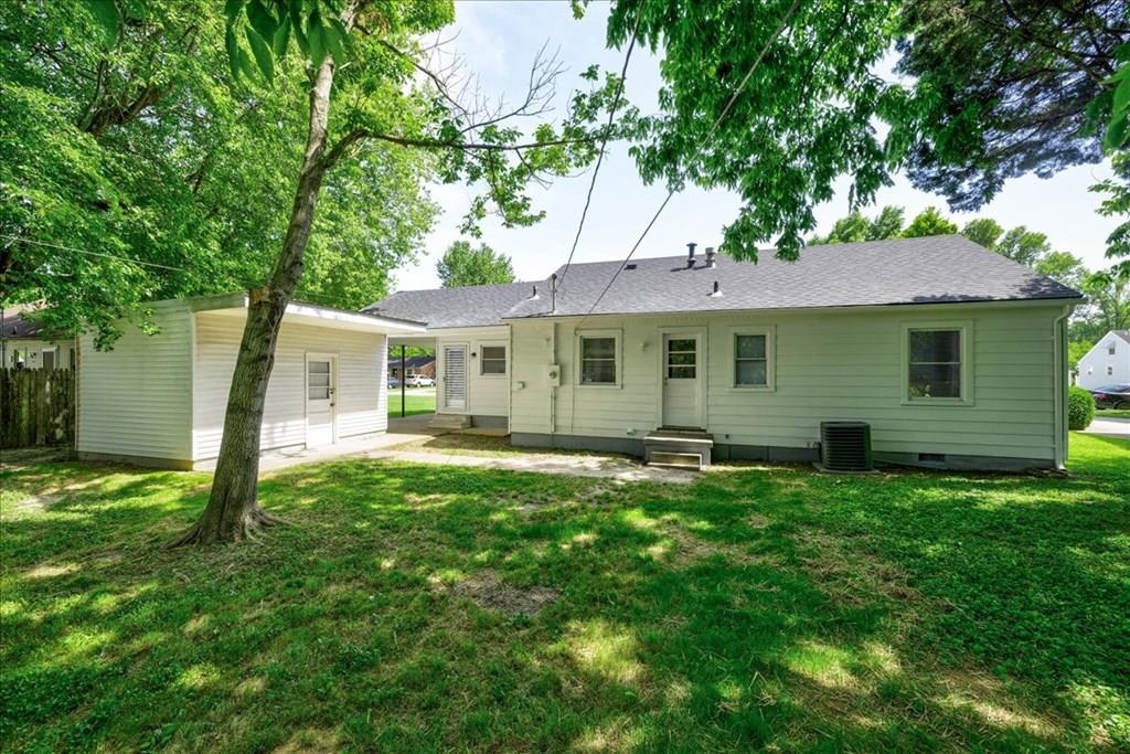 2433 York Street, Owensboro, Kentucky 42301, 3 Bedrooms Bedrooms, ,1 BathroomBathrooms,Single Family Residence,For Sale,York Street,91238