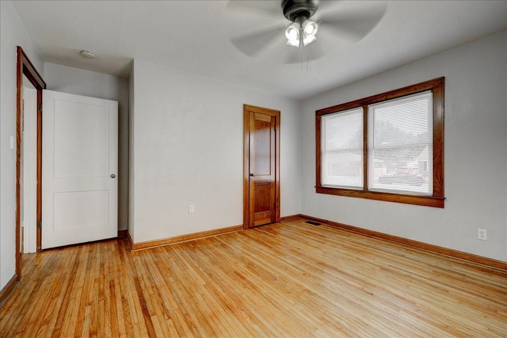 2433 York Street, Owensboro, Kentucky 42301, 3 Bedrooms Bedrooms, ,1 BathroomBathrooms,Single Family Residence,For Sale,York Street,91238