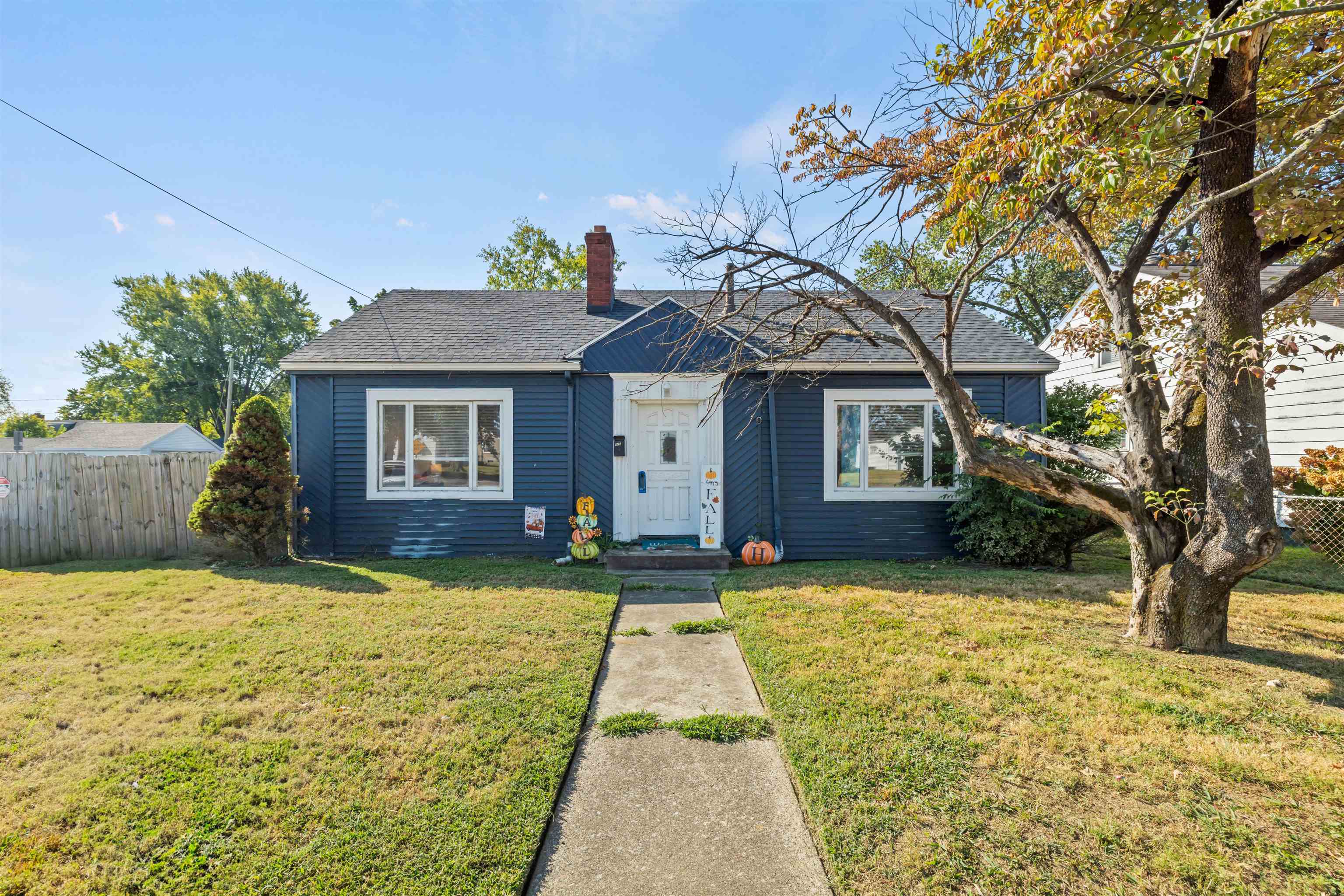 926 18th Street, Owensboro, Kentucky 42303, 3 Bedrooms Bedrooms, ,1 BathroomBathrooms,Single Family Residence,For Sale,18th Street,91239