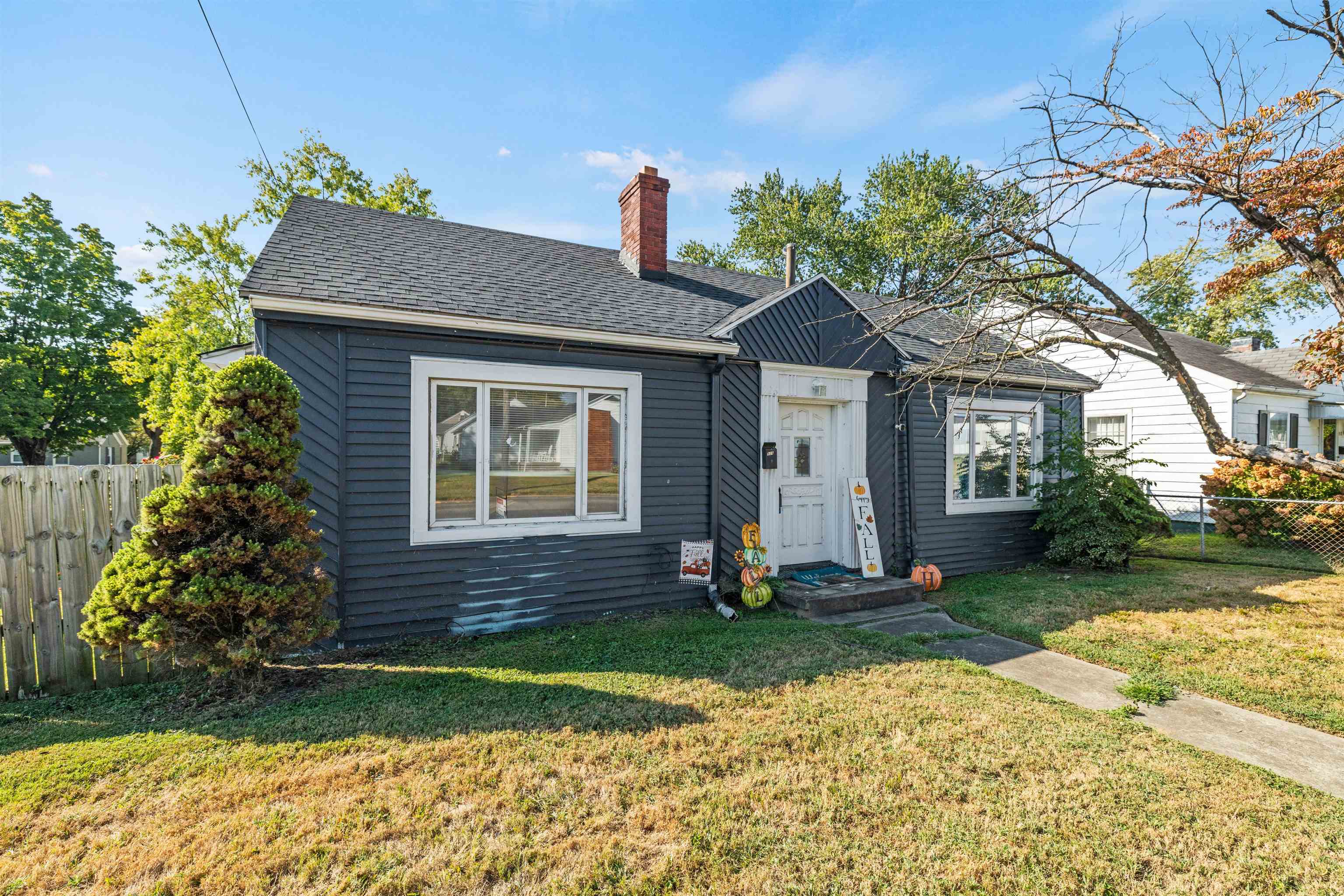 926 18th Street, Owensboro, Kentucky 42303, 3 Bedrooms Bedrooms, ,1 BathroomBathrooms,Single Family Residence,For Sale,18th Street,91239