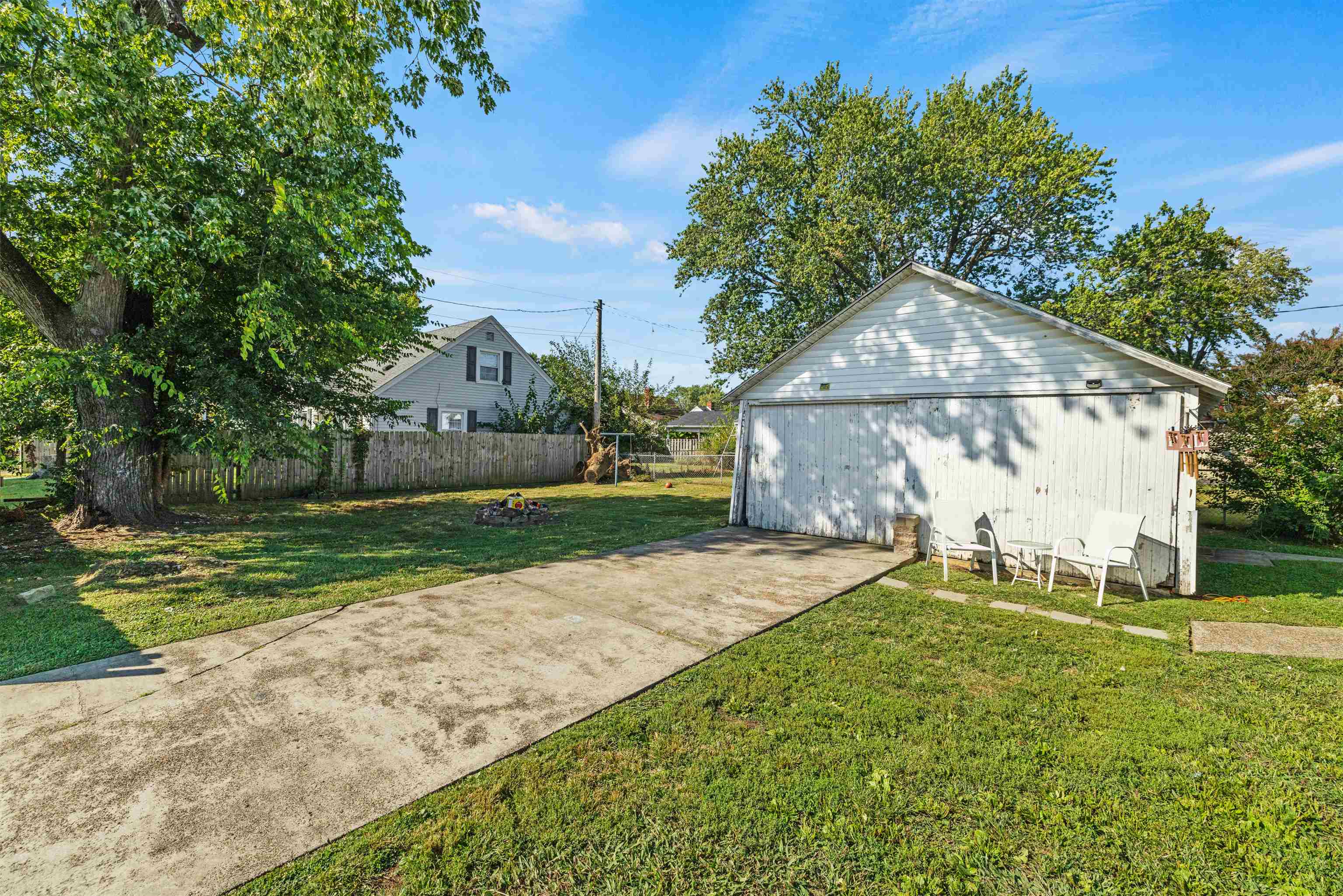 926 18th Street, Owensboro, Kentucky 42303, 3 Bedrooms Bedrooms, ,1 BathroomBathrooms,Single Family Residence,For Sale,18th Street,91239