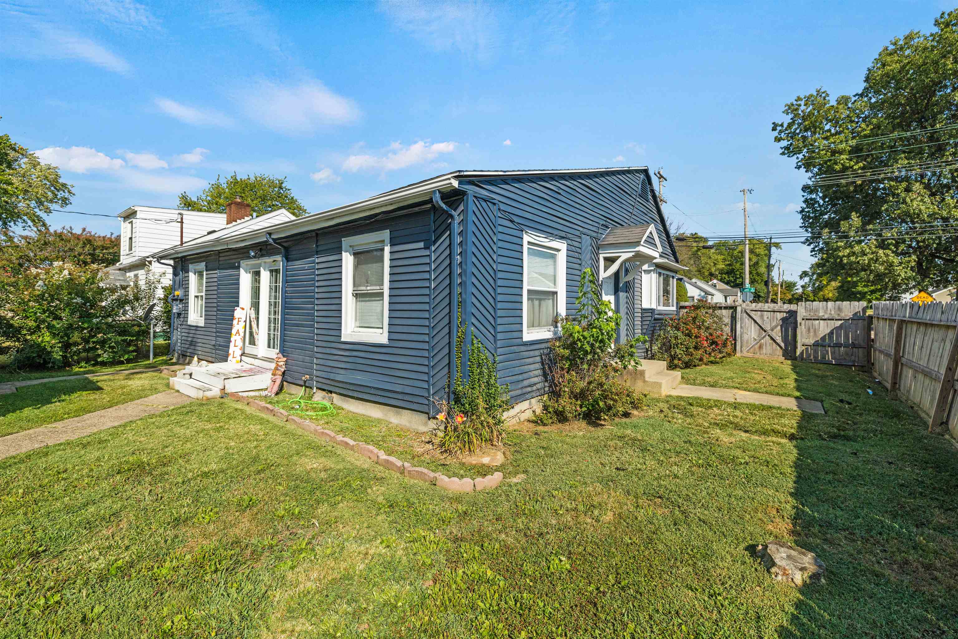 926 18th Street, Owensboro, Kentucky 42303, 3 Bedrooms Bedrooms, ,1 BathroomBathrooms,Single Family Residence,For Sale,18th Street,91239