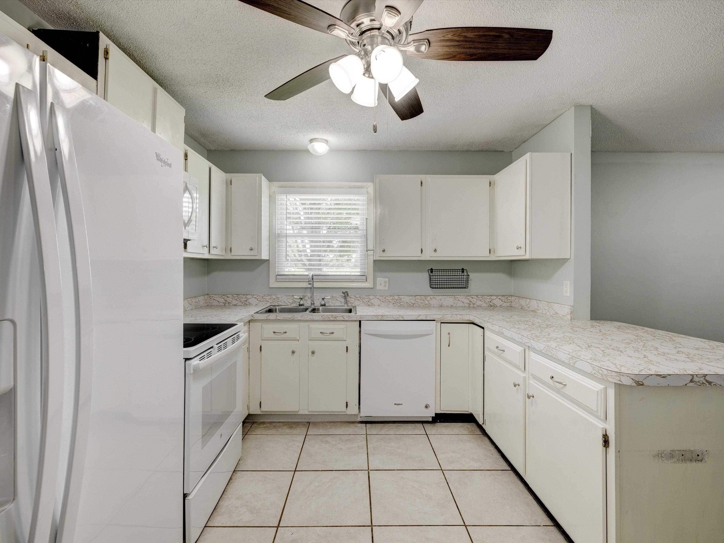 153 Hummingbird, Owensboro, Kentucky 42301, 3 Bedrooms Bedrooms, ,1 BathroomBathrooms,Single Family Residence,For Sale,Hummingbird,91240