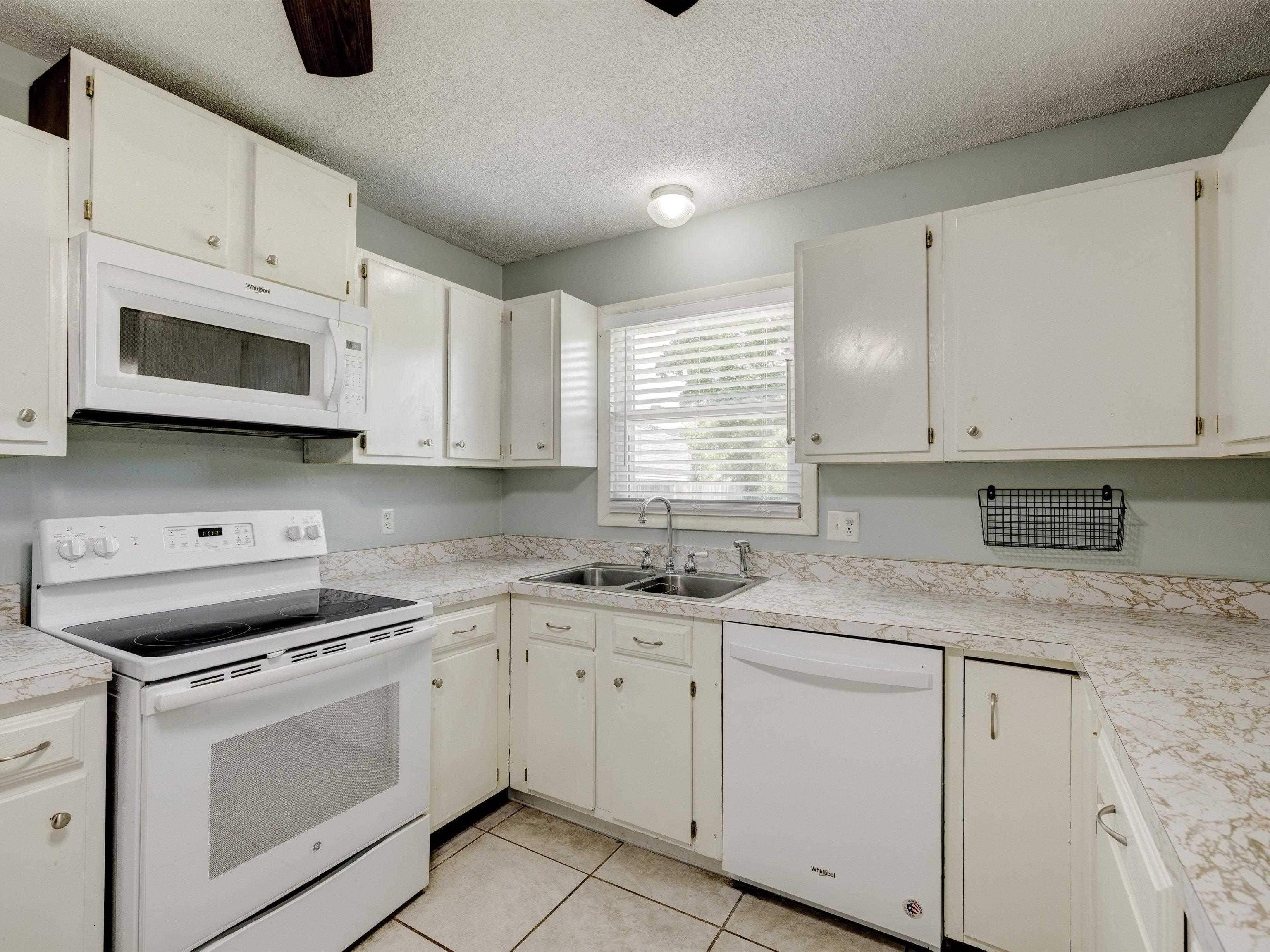 153 Hummingbird, Owensboro, Kentucky 42301, 3 Bedrooms Bedrooms, ,1 BathroomBathrooms,Single Family Residence,For Sale,Hummingbird,91240