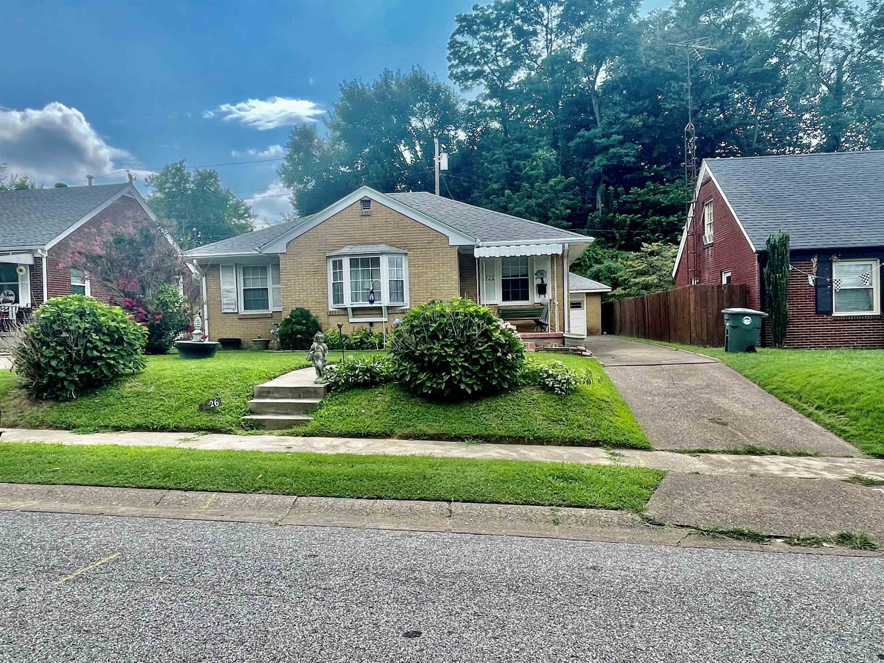 1926 oak ave, Owensboro, Kentucky 42303, 3 Bedrooms Bedrooms, ,1 BathroomBathrooms,Single Family Residence,For Sale,oak ave,91241