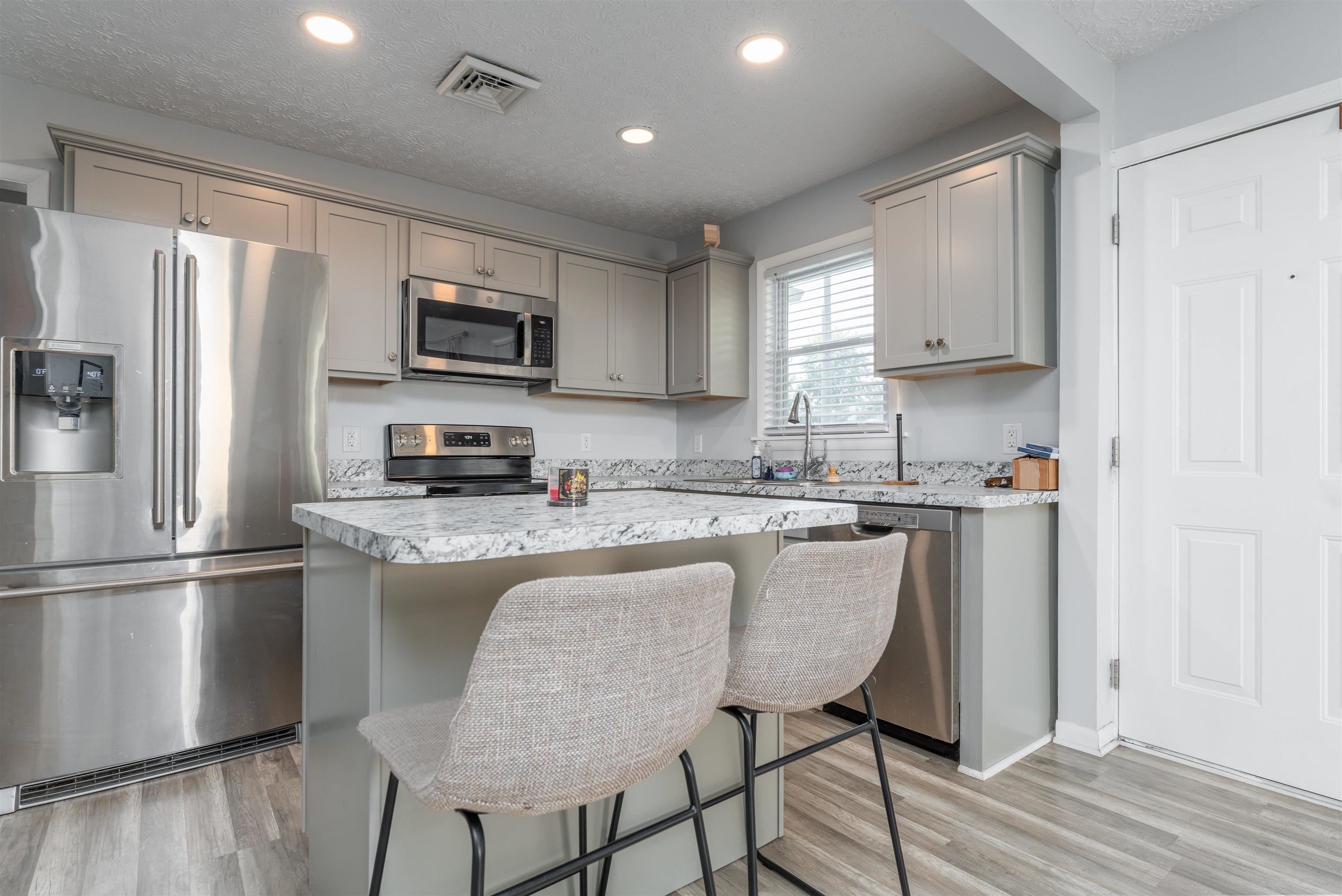 420 Catalina Drive, Owensboro, Kentucky 42303, 3 Bedrooms Bedrooms, ,1 BathroomBathrooms,Single Family Residence,For Sale,Catalina Drive,91244