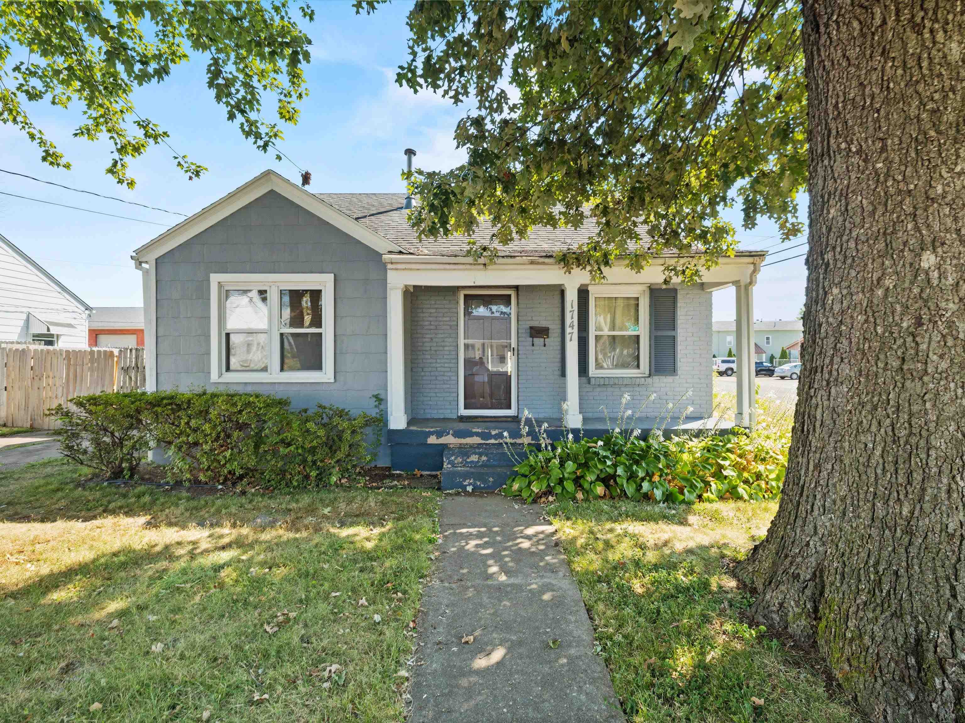 1747 Virginia Court, Owensboro, Kentucky 42303, 2 Bedrooms Bedrooms, ,1 BathroomBathrooms,Single Family Residence,For Sale,Virginia Court,91251